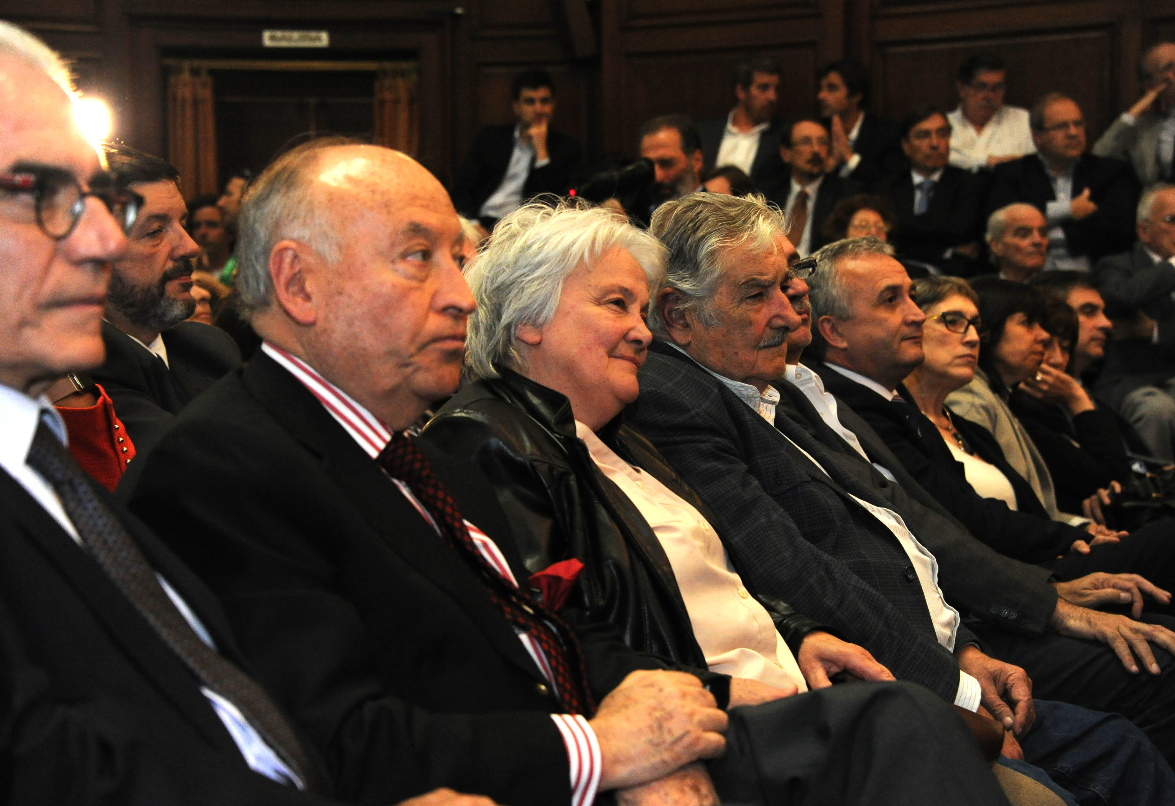 Mario Bergara presentó su obra "Las nuevas reglas de juego en Uruguay"