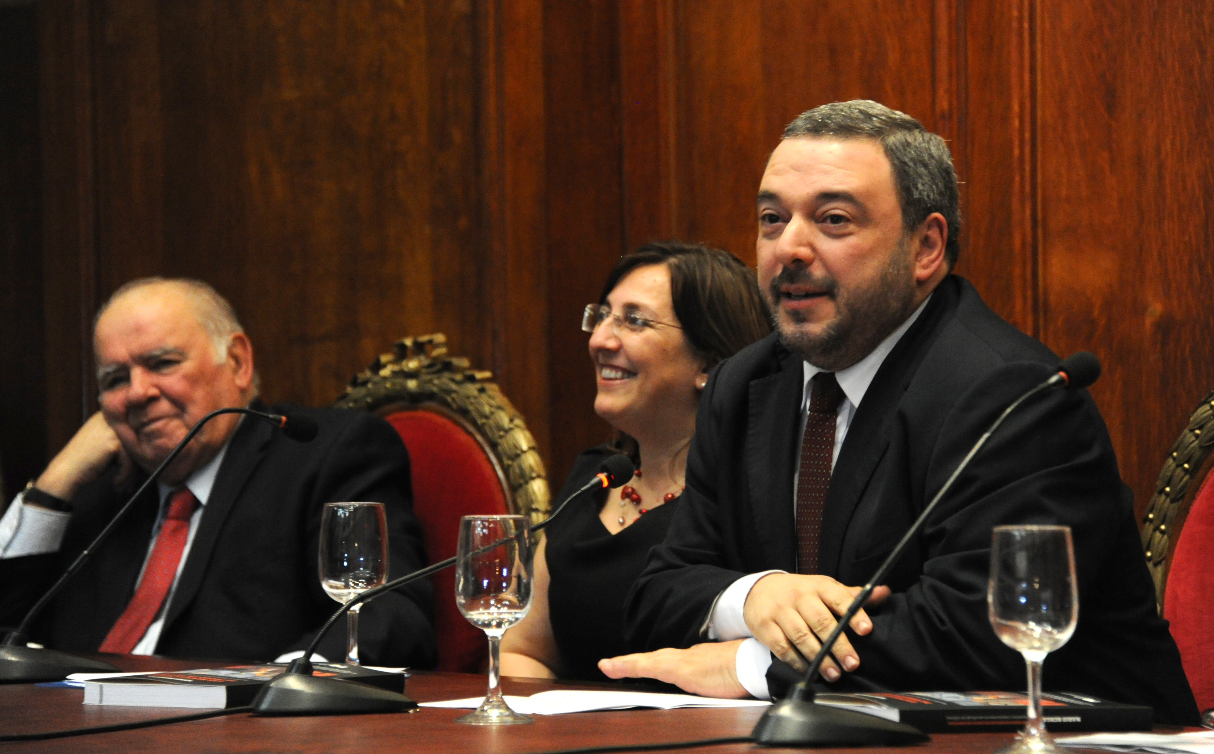 Mario Bergara presentó su obra "Las nuevas reglas de juego en Uruguay"