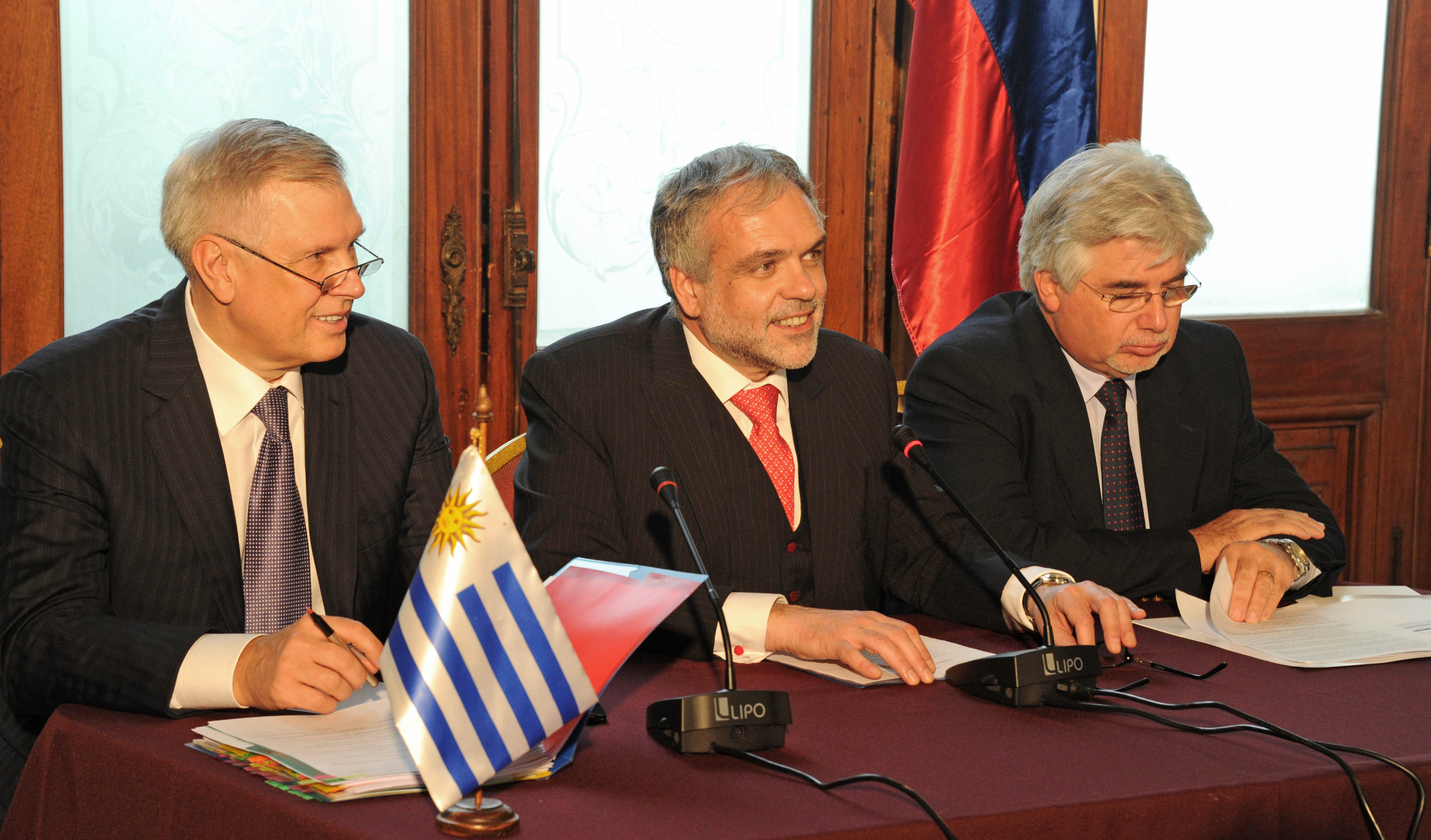 Representante de la Federación Rusa, Sergei Dankvert, ministro interino de Relaciones Exteriores y titular del MGAP, Tabaré Aguerre.