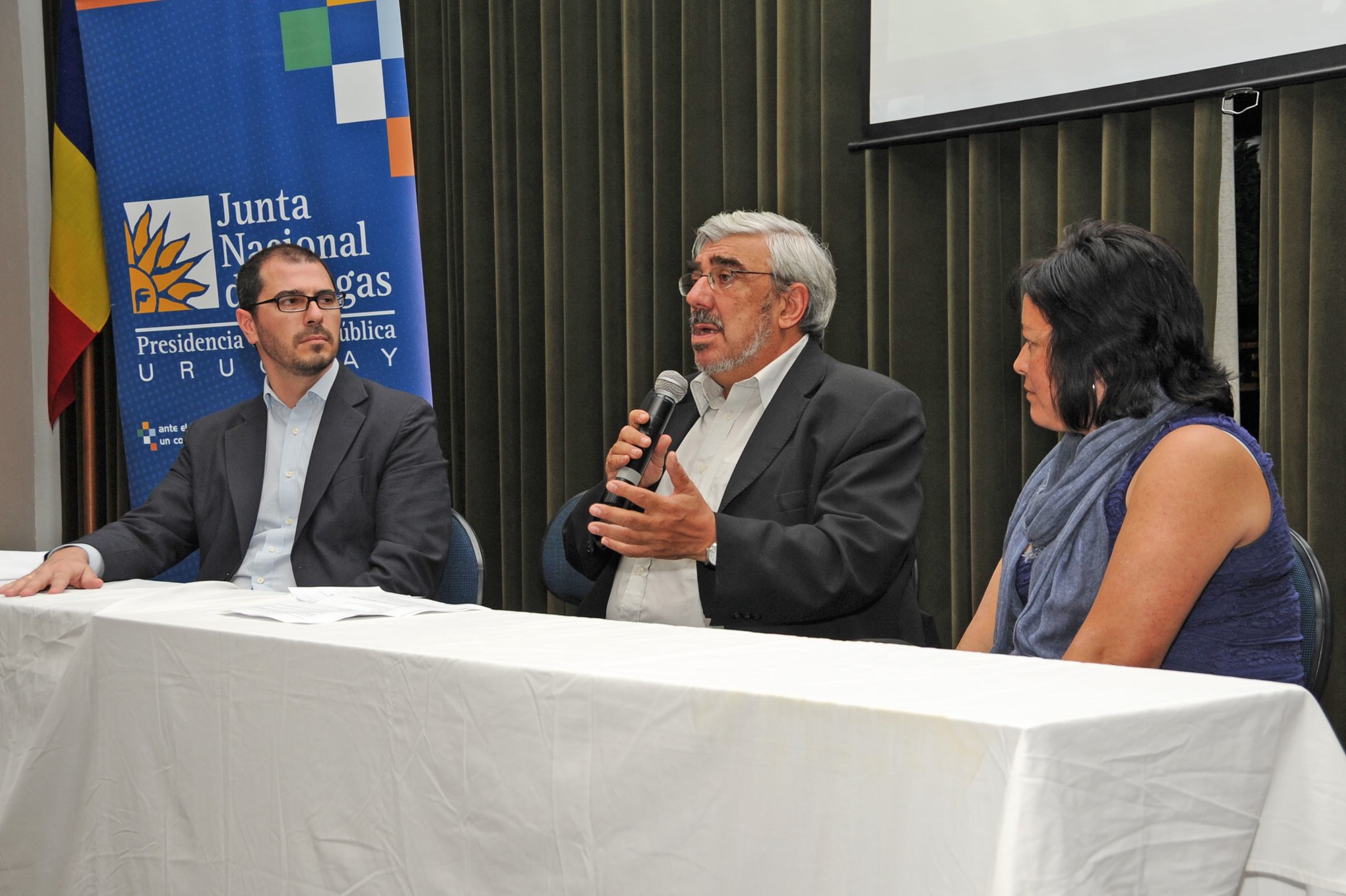 Secretario General de la Junta Nacional de Drogas, Milton Romani, haciendo uso de la palabra