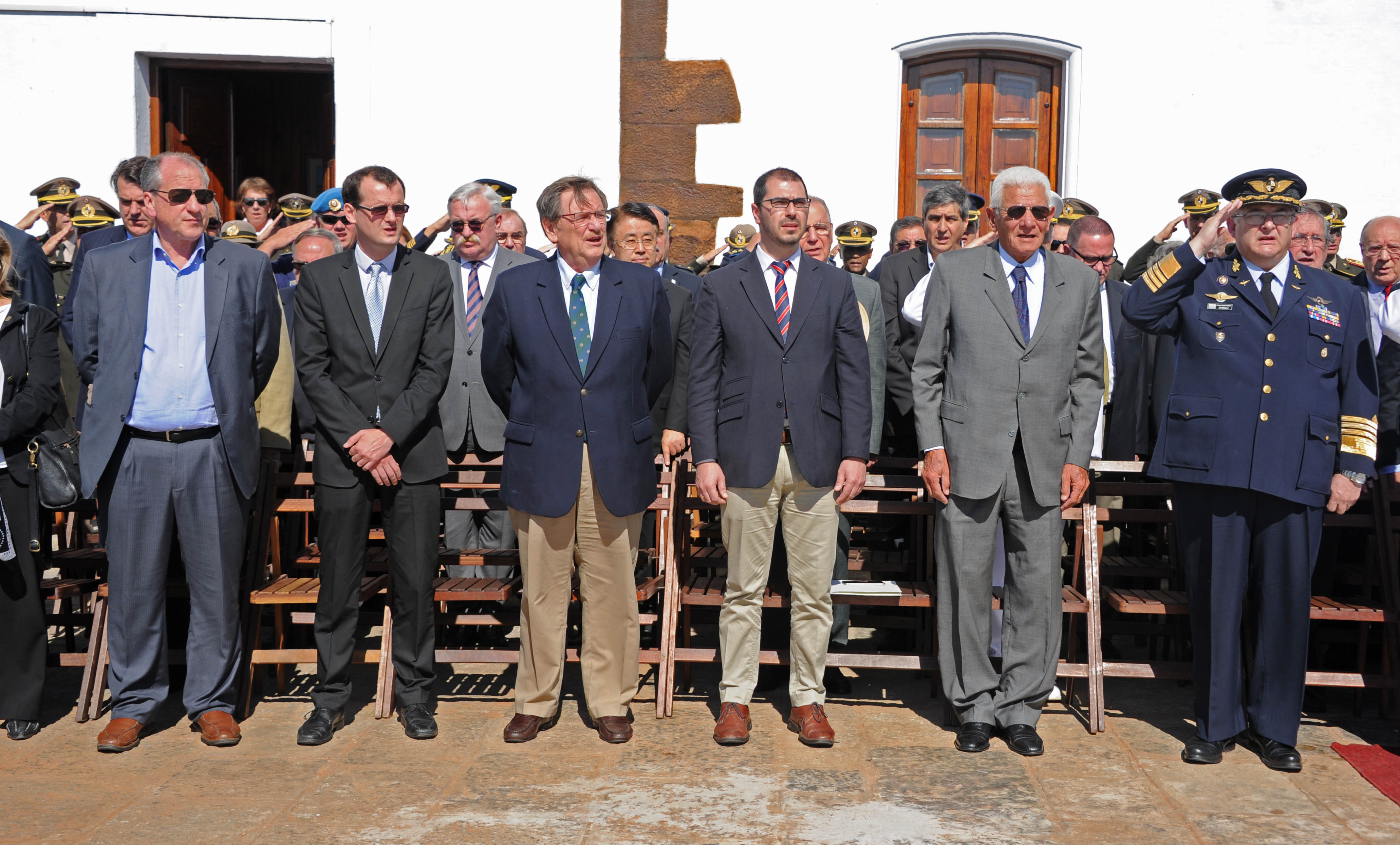 Vázquez inauguró mástil de 25 metros con bandera de Artigas en la Fortaleza del Cerro