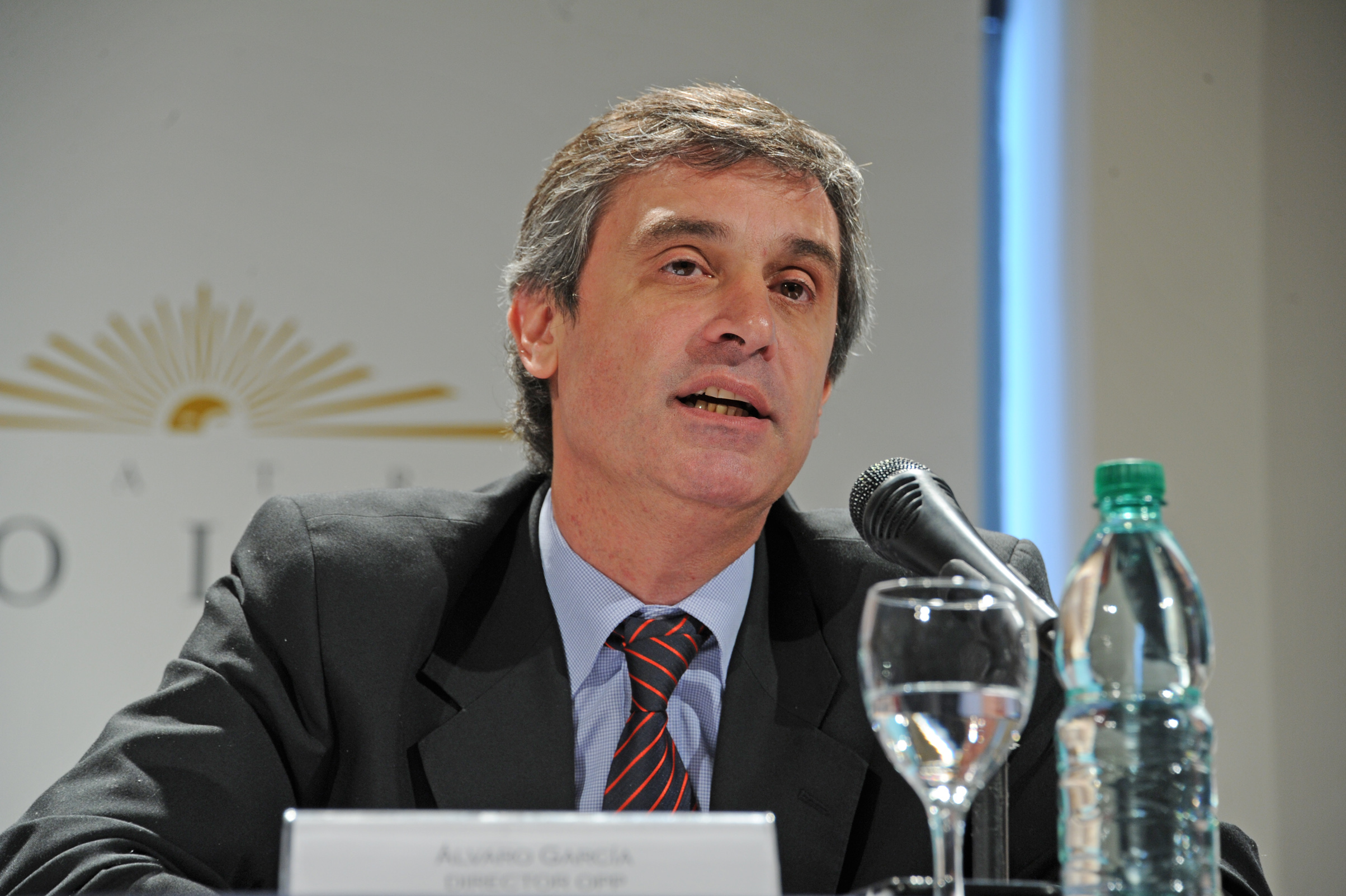 Director de OPP, Álvaro García, dirigiéndose a los presentes