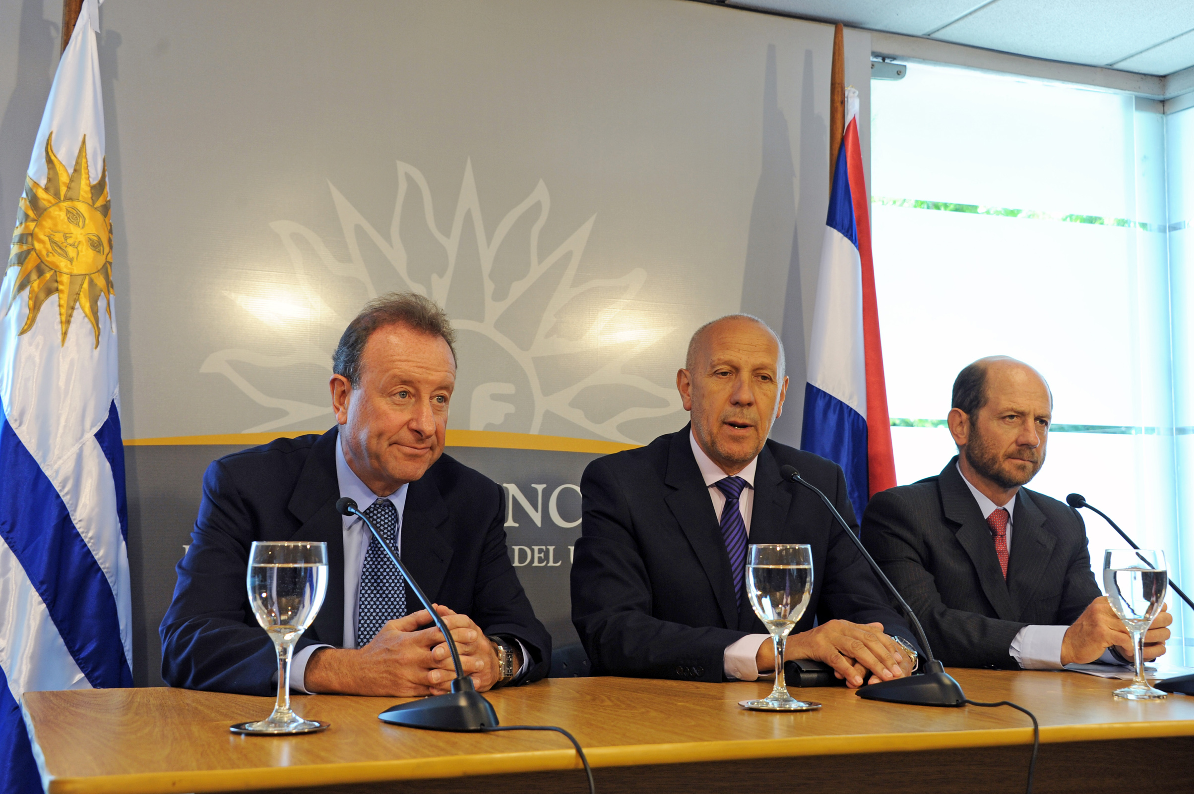 Conferencia de prensa del Secretario de la Presidencia, Miguel Toma, junto a directivos de Teyma