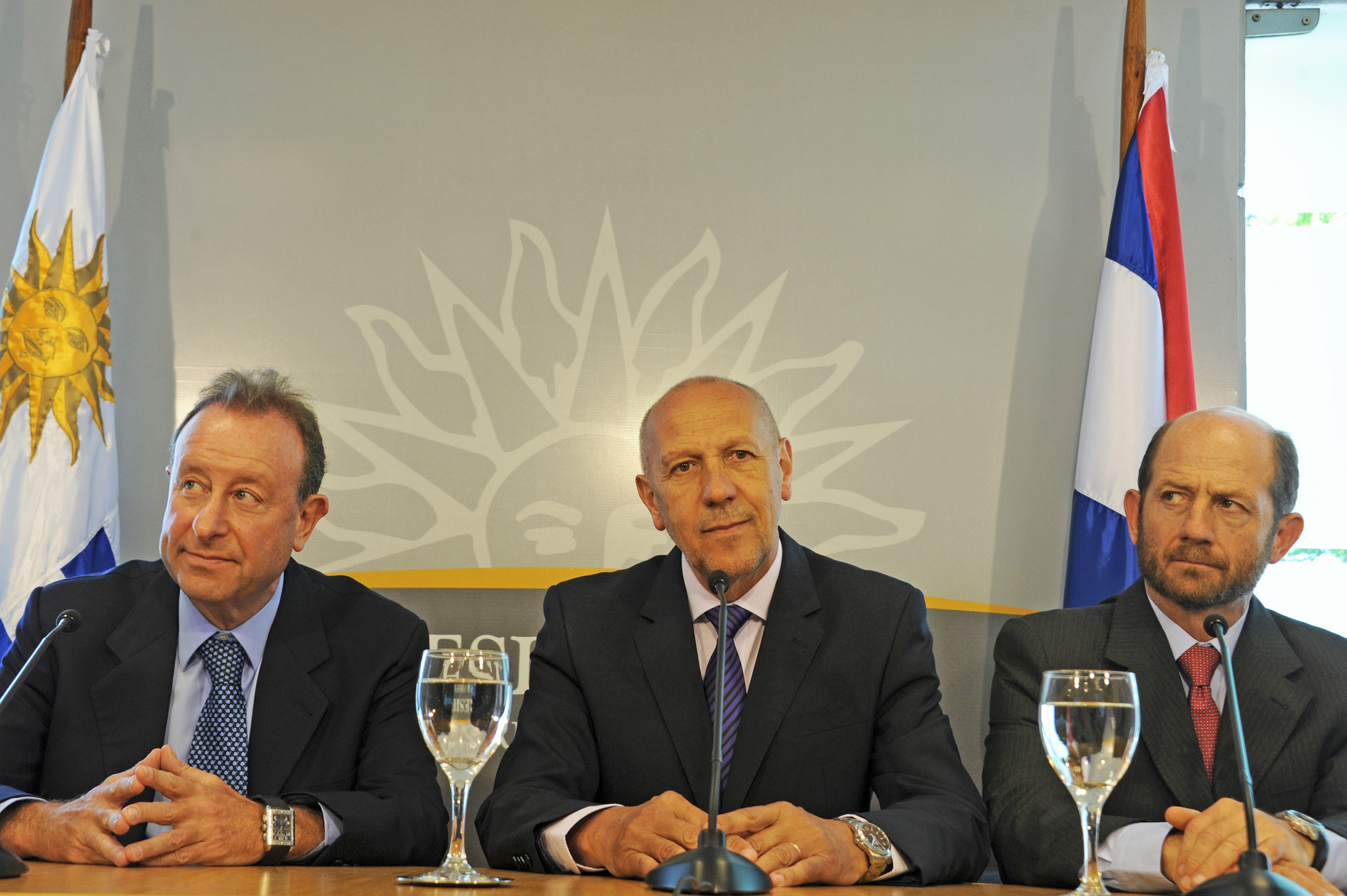 Conferencia de prensa del Secretario de la Presidencia, Miguel Toma, junto a directivos de Teyma
