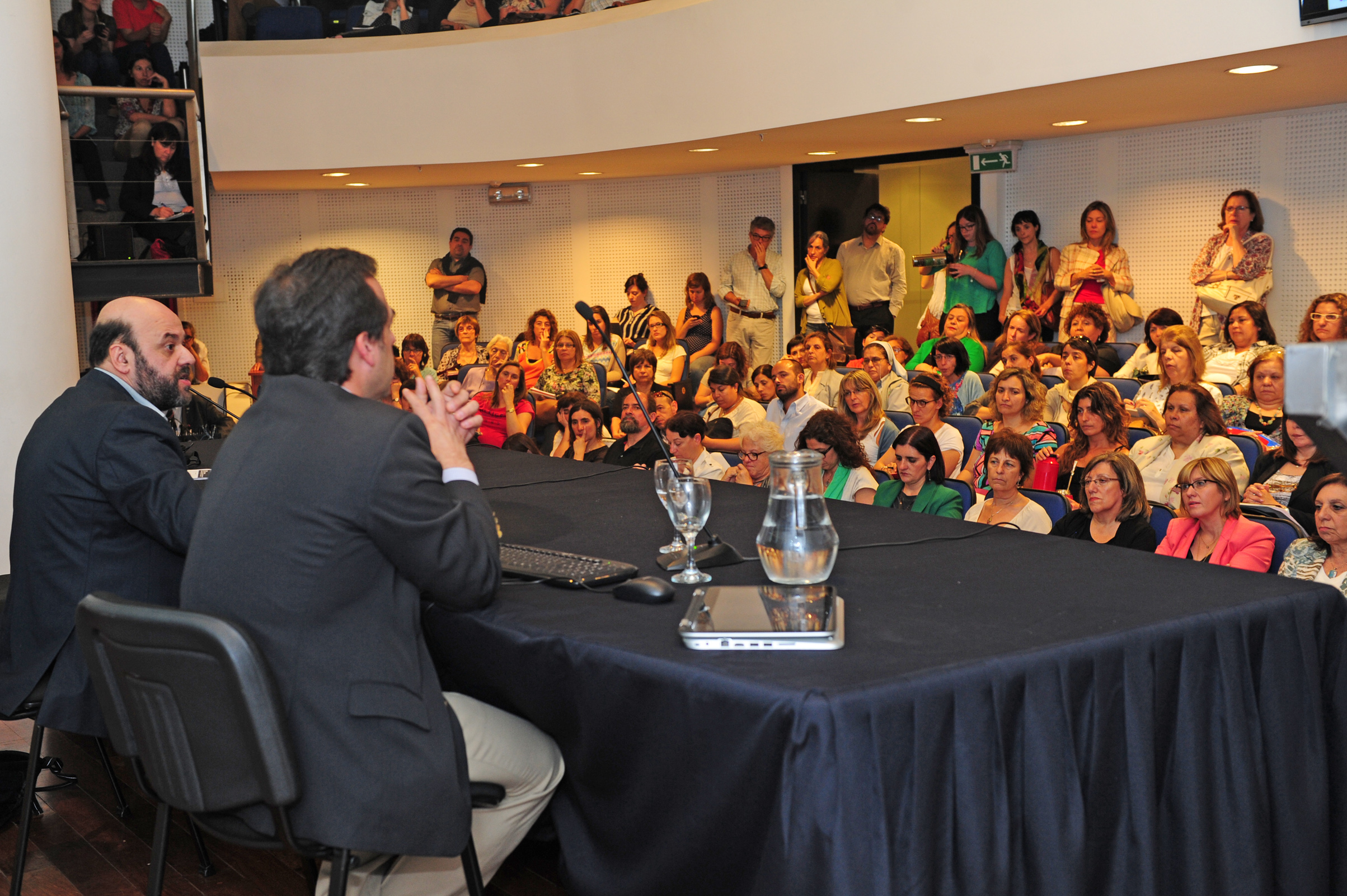 Julio Bango, director del Sistema Nacional de Cuidados, haciendo uso de la palabra
