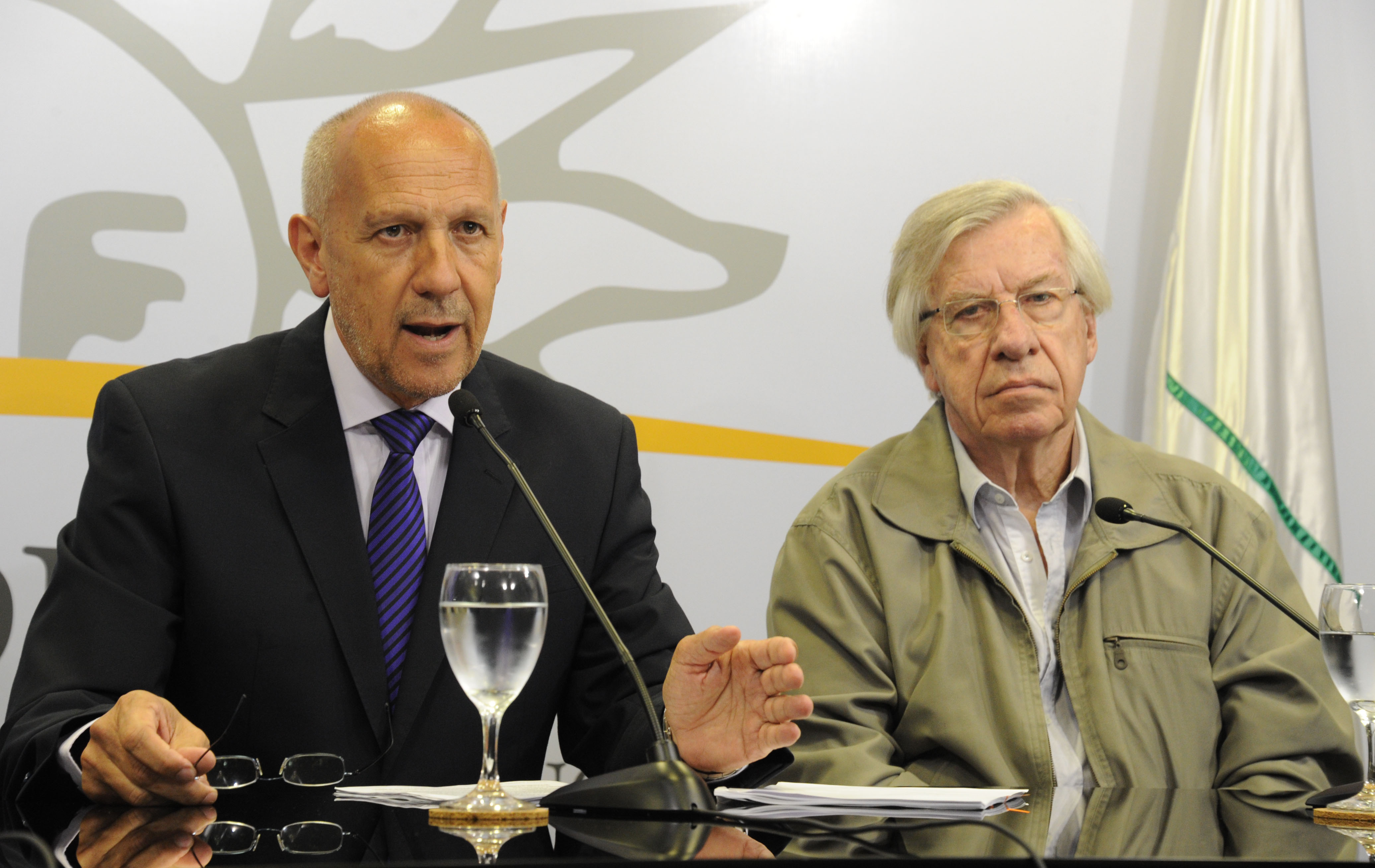 Secretario de la Presidencia, Miguel Toma y el ministro de Economía y Finanzas, Danilo Astori