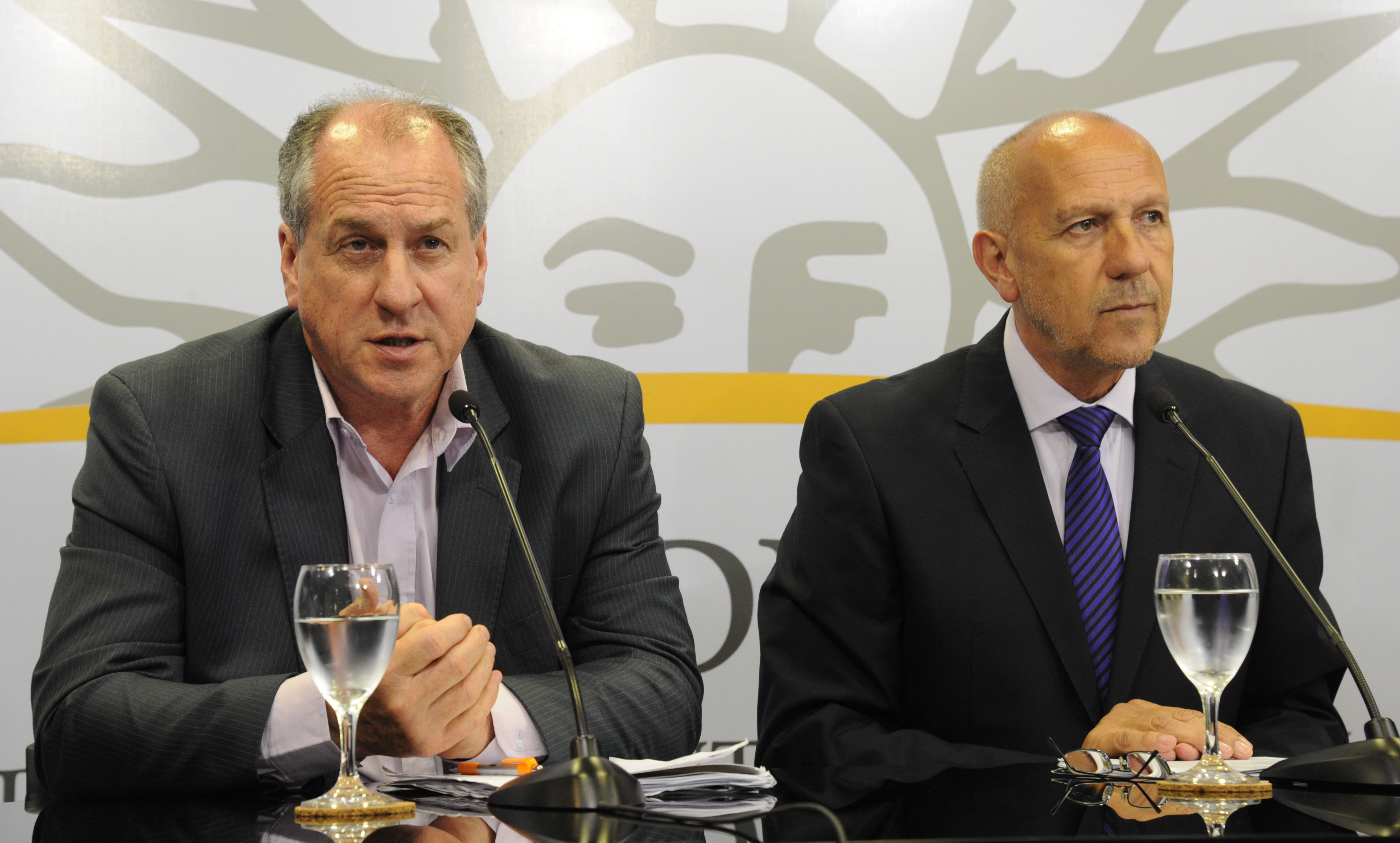 Ministro de Trabajo y Seguridad Social, Ernesto Murro y el Secretario de la Presidencia, Miguel Toma