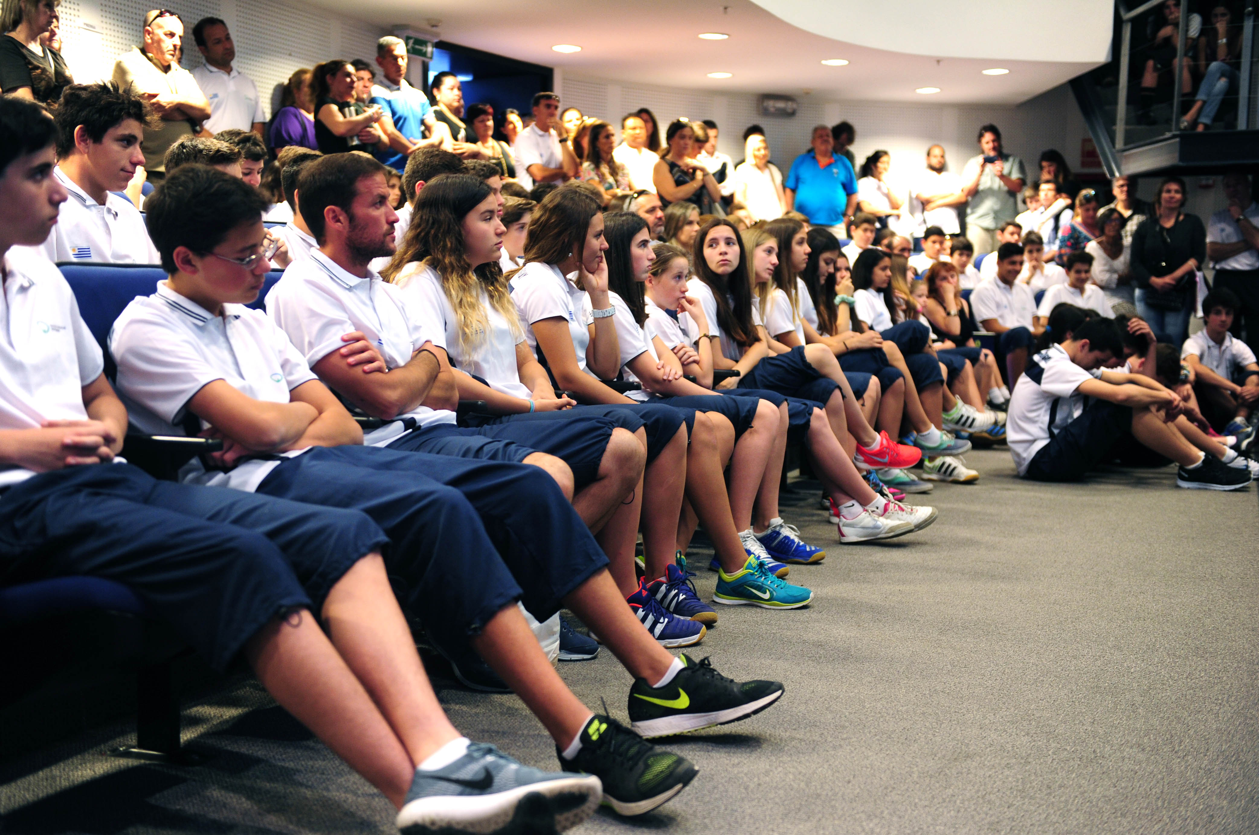 Secretaría del Deporte entregó Pabellón Nacional a jóvenes que representarán a Uruguay