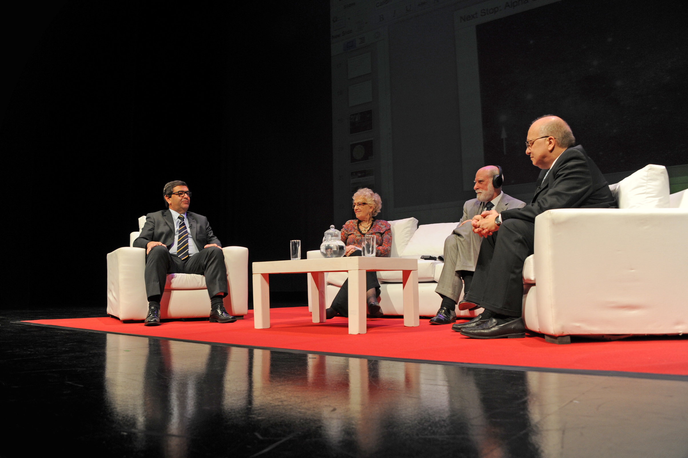 Presentación de la conferencia de Vint Cerf