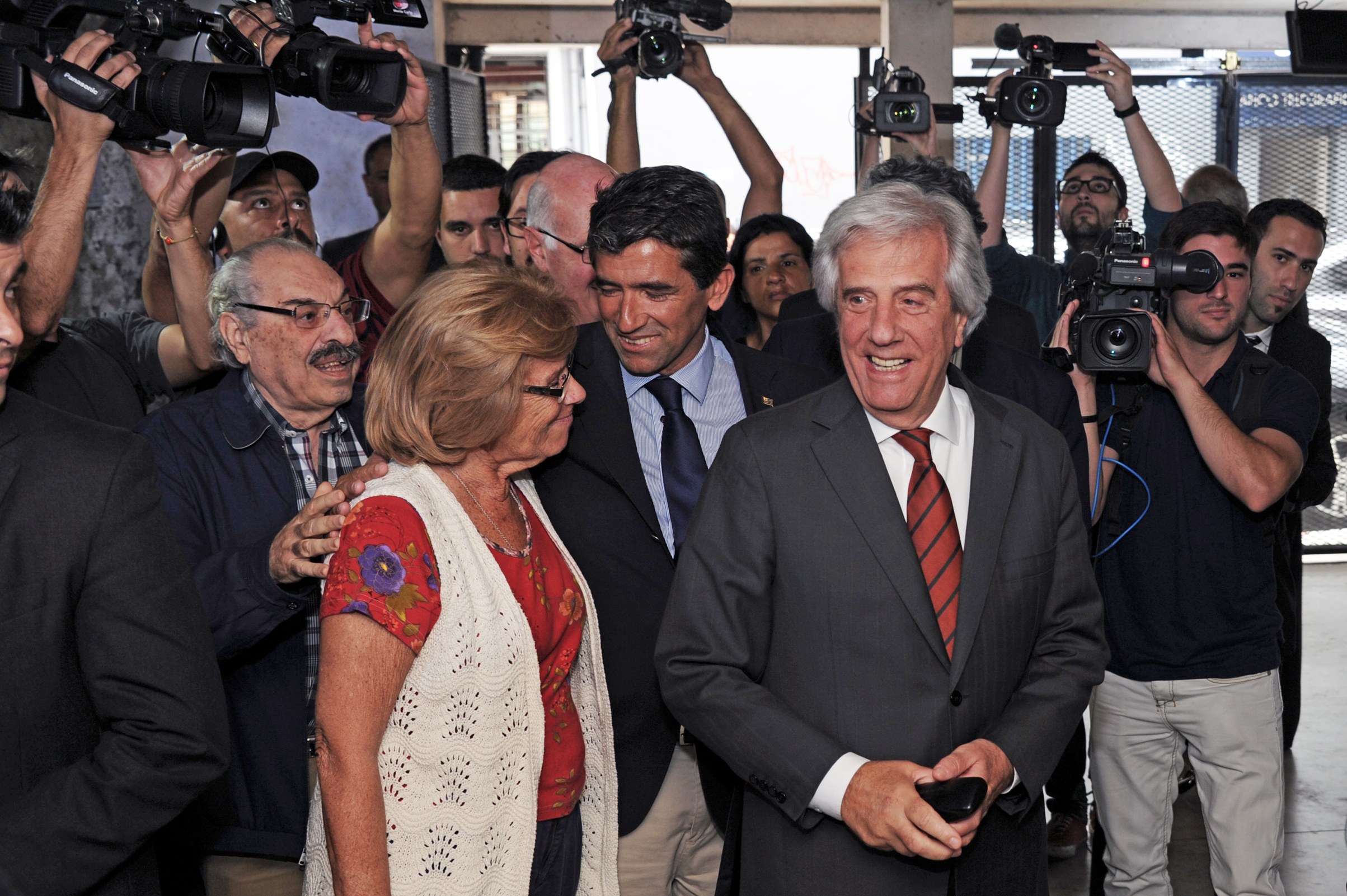 Reunión celebrada entre el Presidente Tabaré Vázquez, el Vice Presidente Raúl Sendic y autoridades del partido de Gobierno