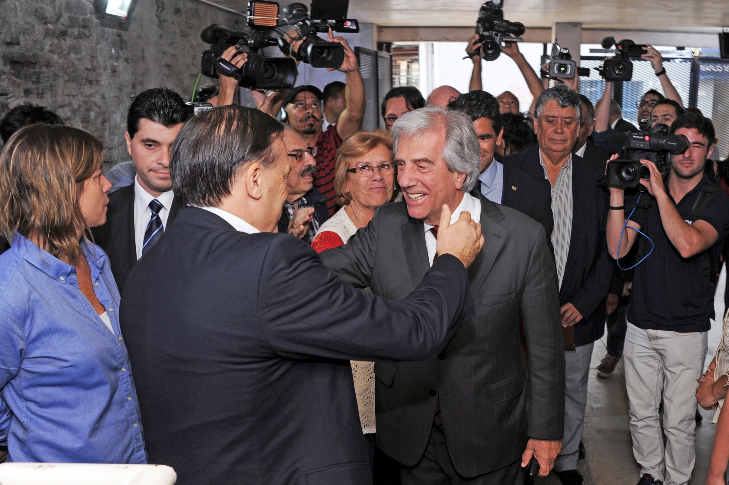 Reunión celebrada entre el Presidente Tabaré Vázquez, el Vice Presidente Raúl Sendic y autoridades del partido de Gobierno