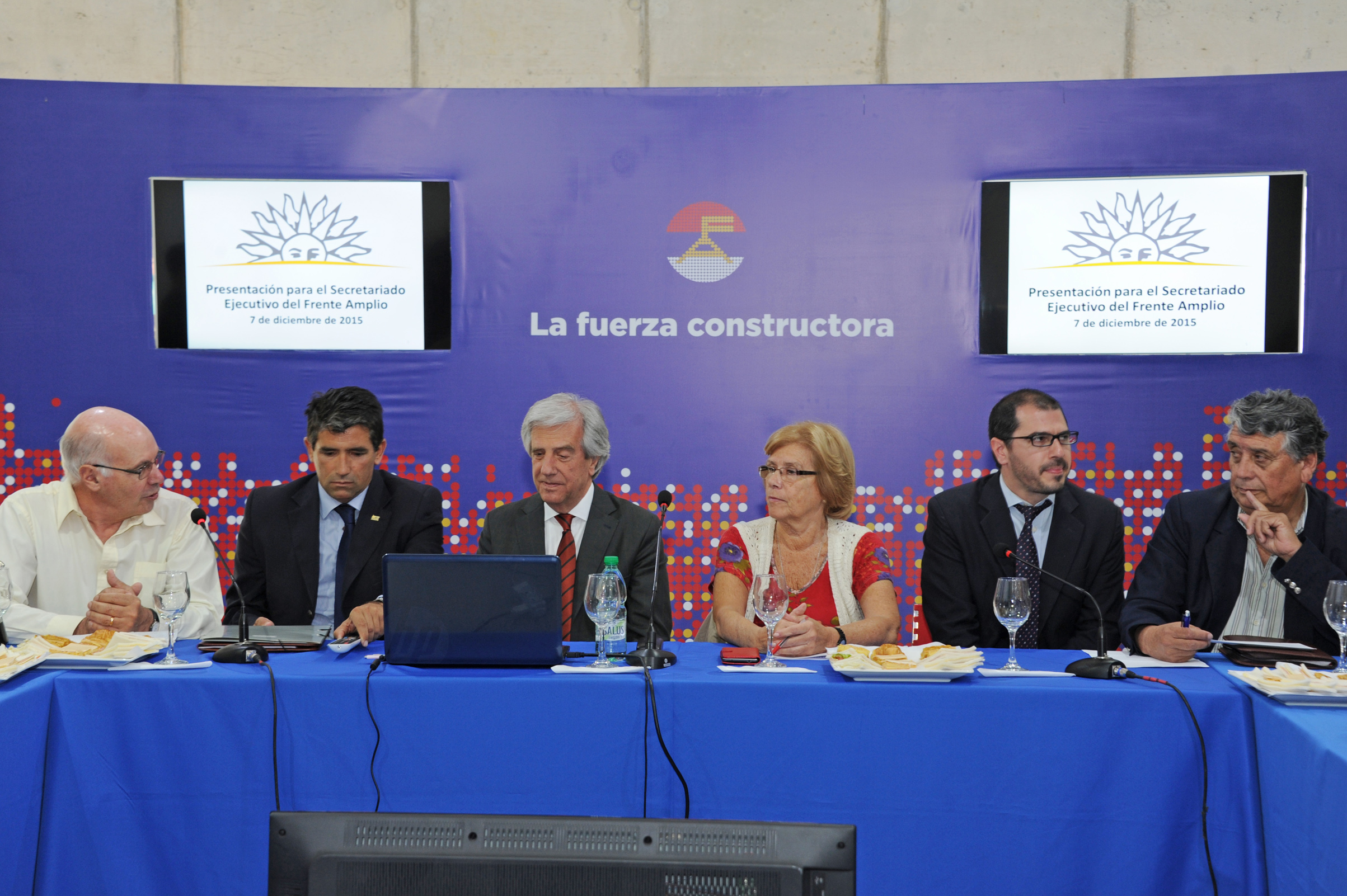 Reunión celebrada entre el Presidente Tabaré Vázquez, el Vice Presidente Raúl Sendic y autoridades del partido de Gobierno