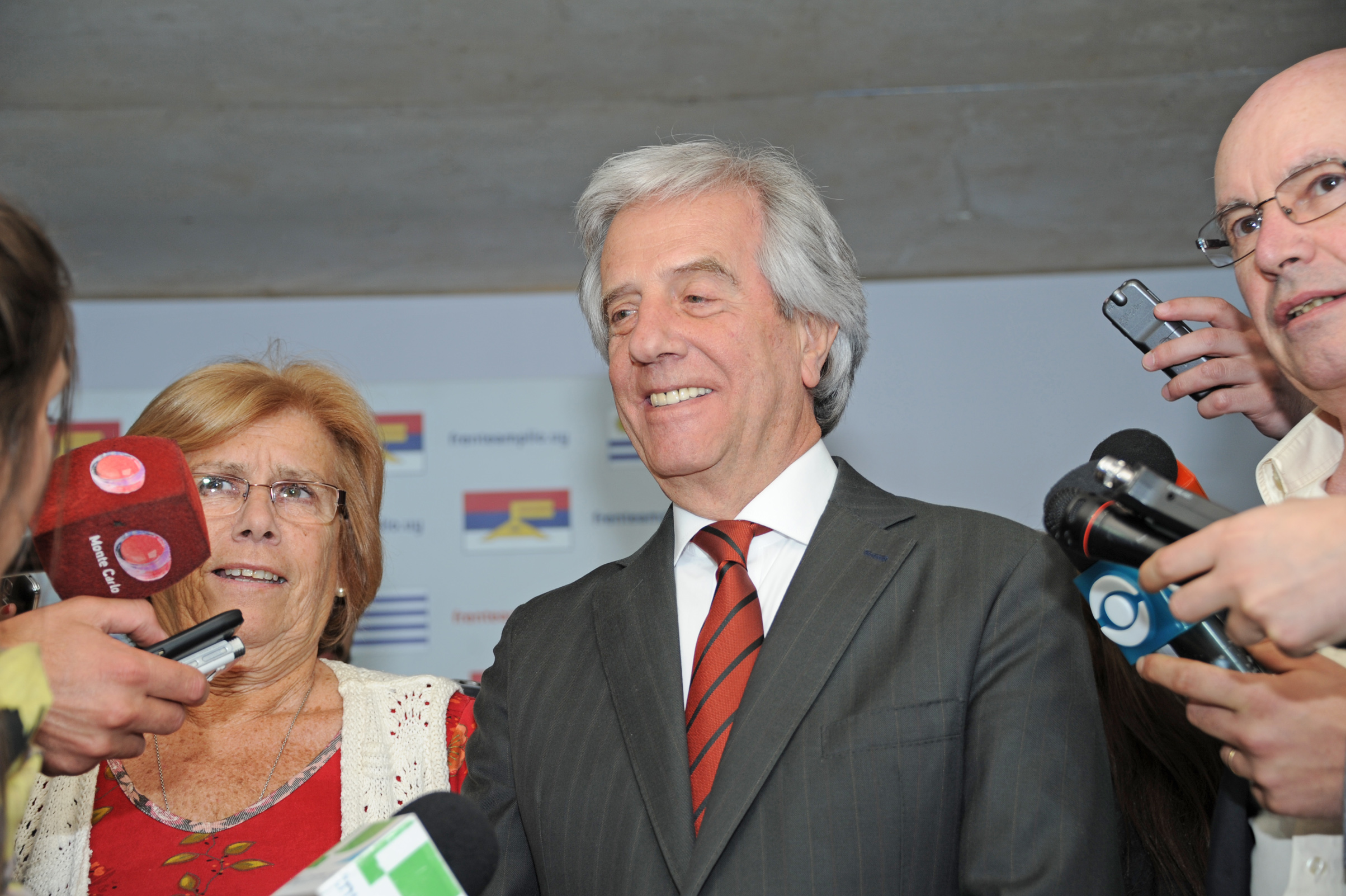 Reunión celebrada entre el Presidente Tabaré Vázquez, el Vice Presidente Raúl Sendic y autoridades del partido de Gobierno