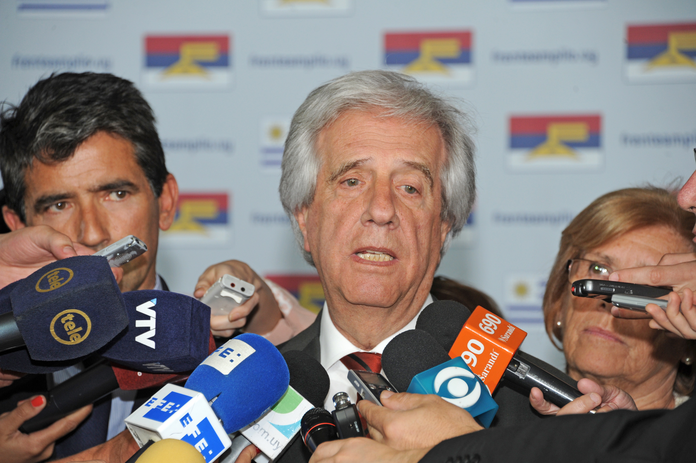 Reunión celebrada entre el Presidente Tabaré Vázquez, el Vice Presidente Raúl Sendic y autoridades del partido de Gobierno