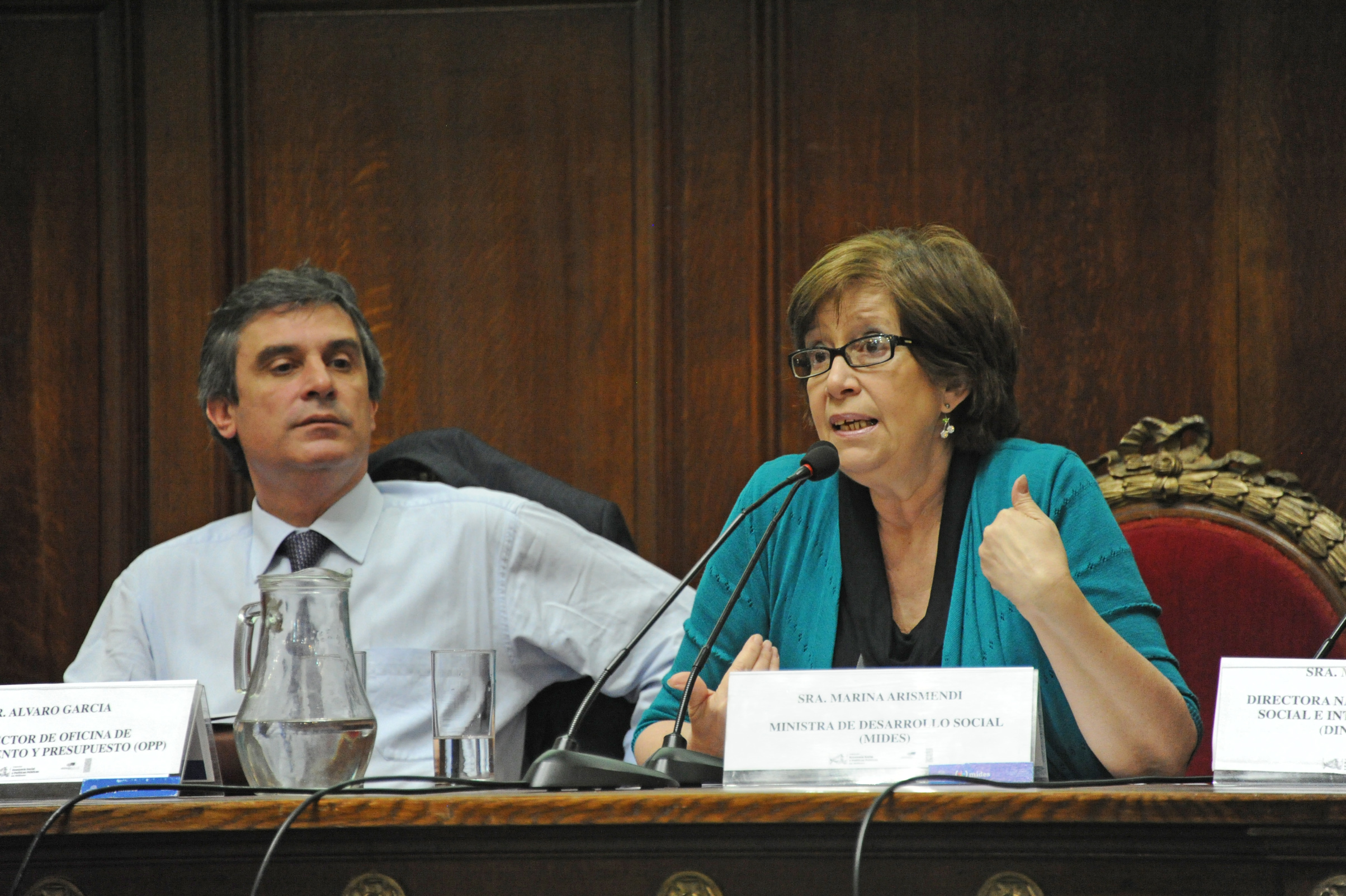 Ministra de Desarrollo Social, Marina Arismendi, haciendo uso de la palabra