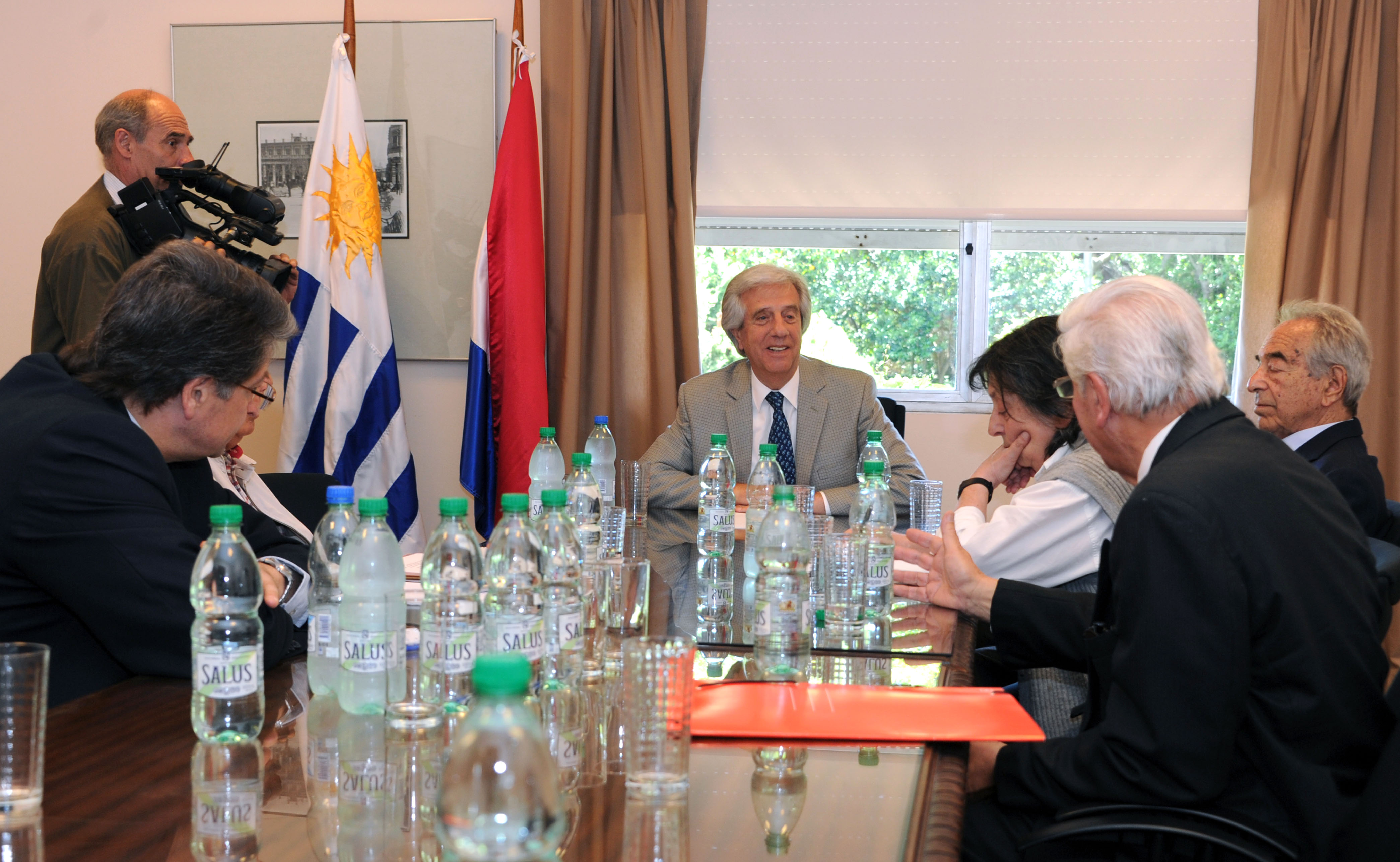 Vázquez se reunió con integrantes de la Comisión Verdad y justicia