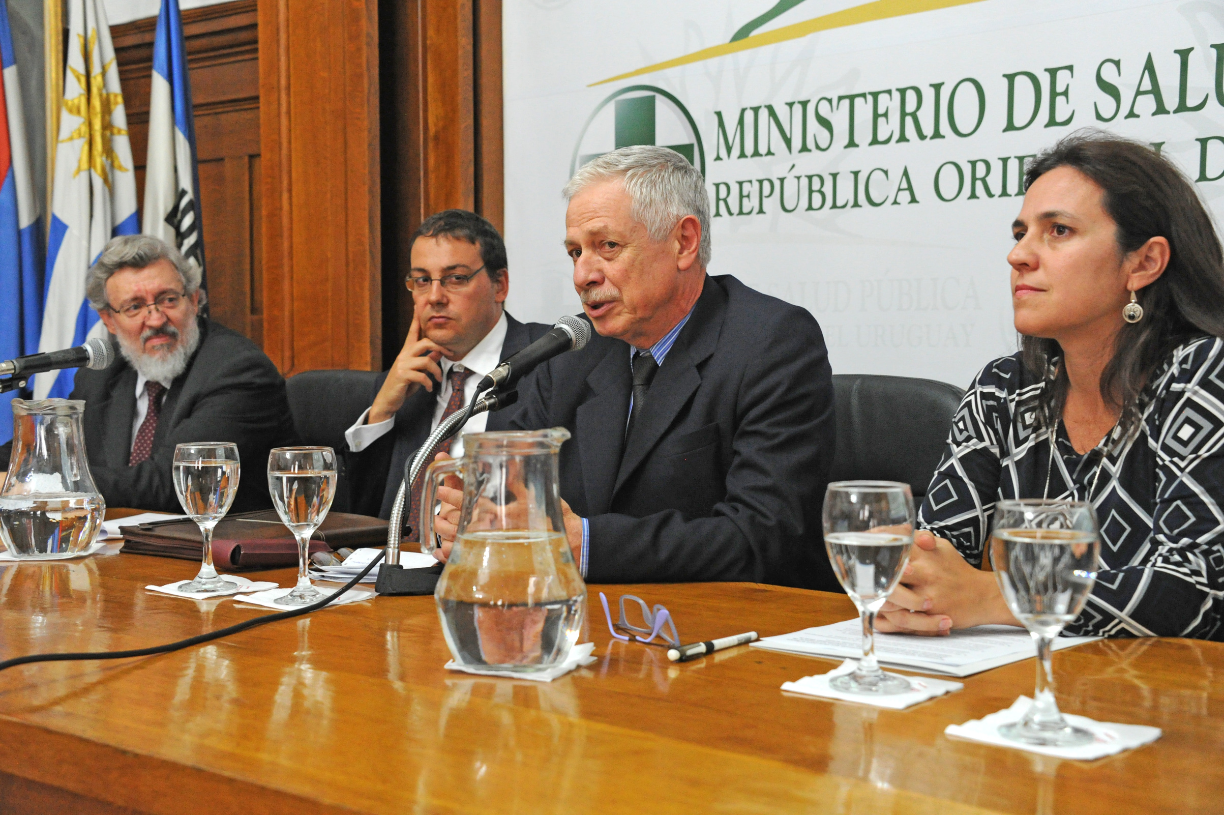 Ministro de Salud Pública, Jorge Basso, dirigiéndose a los presentes