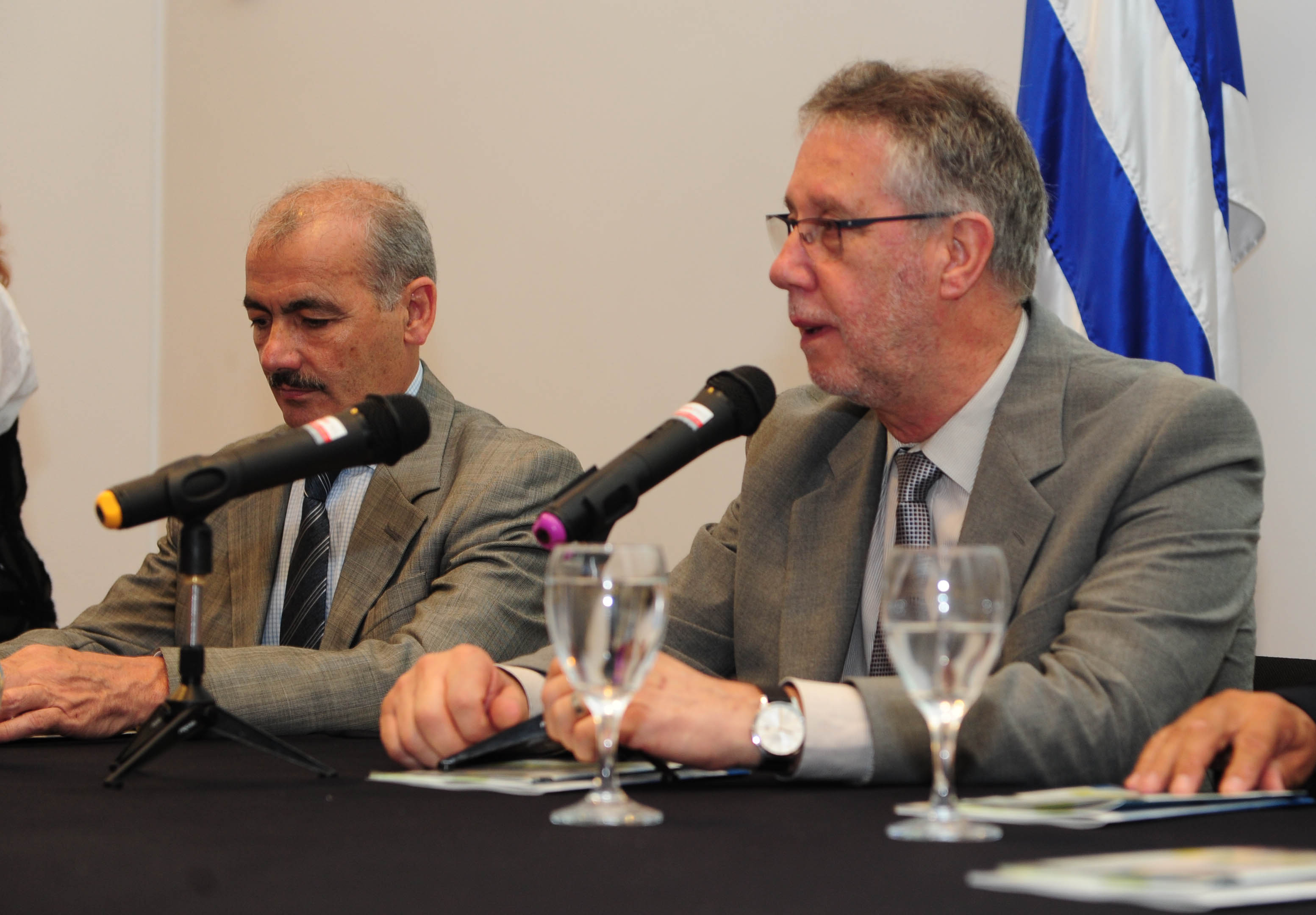 Subsecretario del Ministerio de lnterior, Jorge Vázquez, dirgiéndose a los presentes