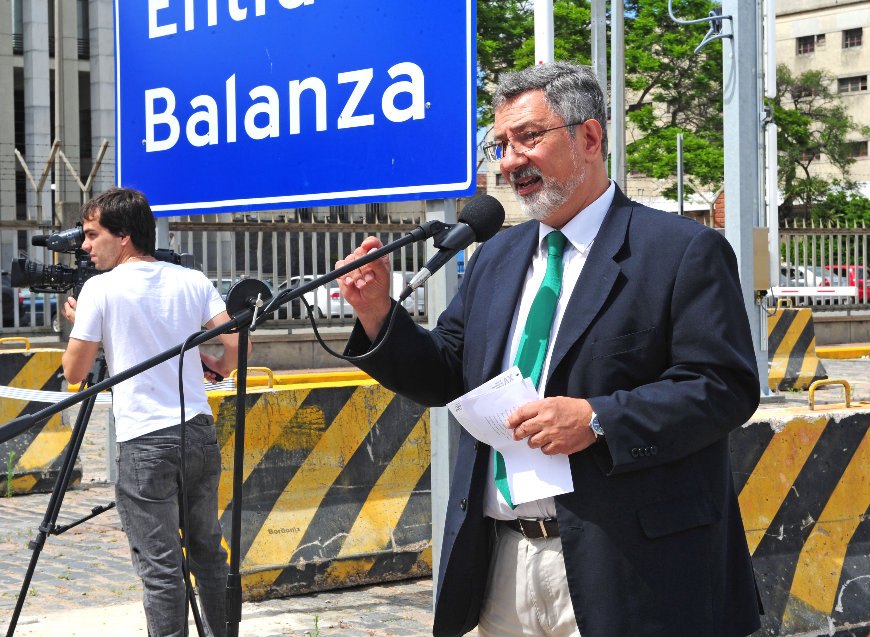 Director de Aduanas, Enrique Canon