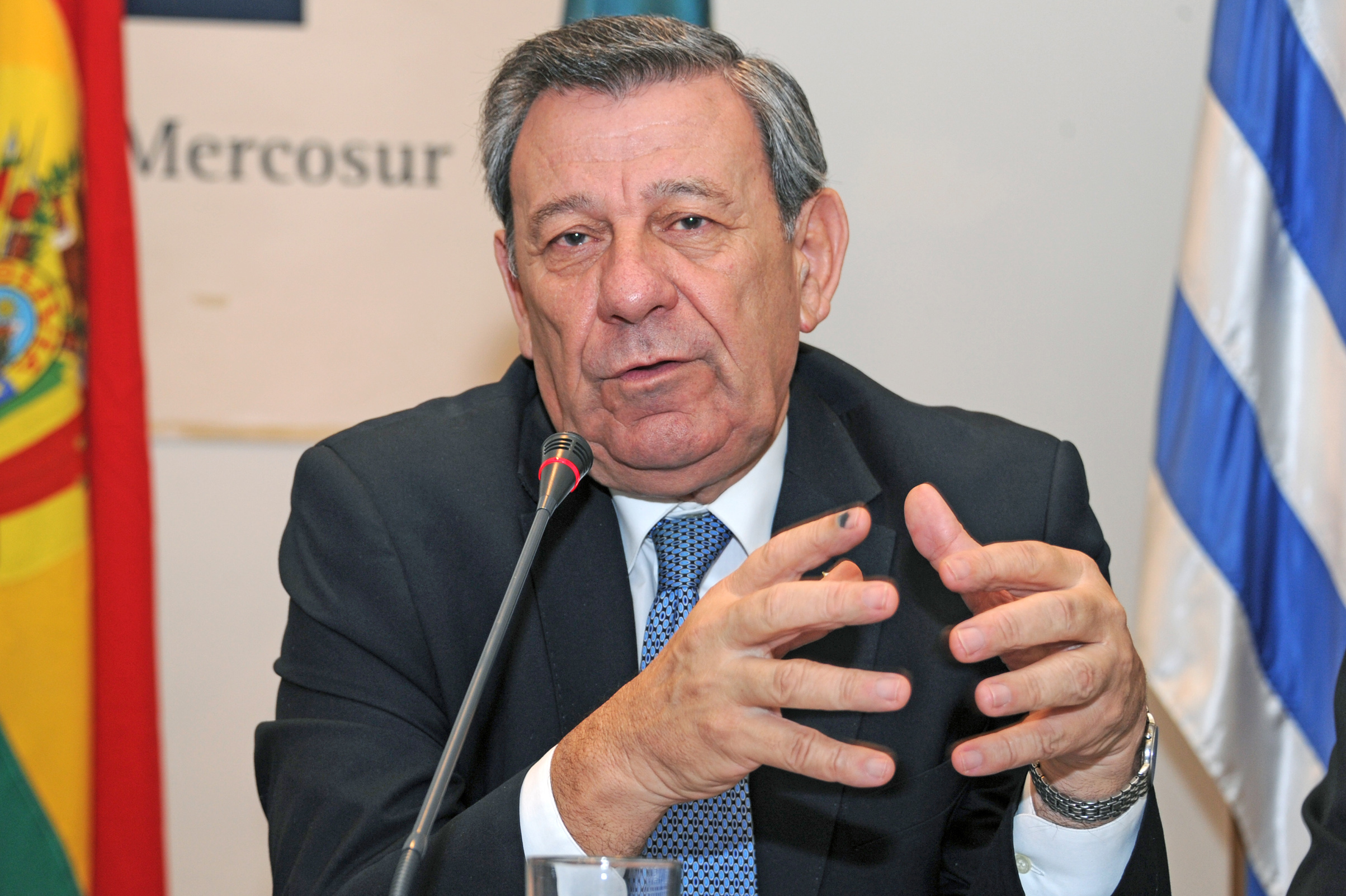 Rodolfo Nin Novoa, dirigiéndose a los presentes