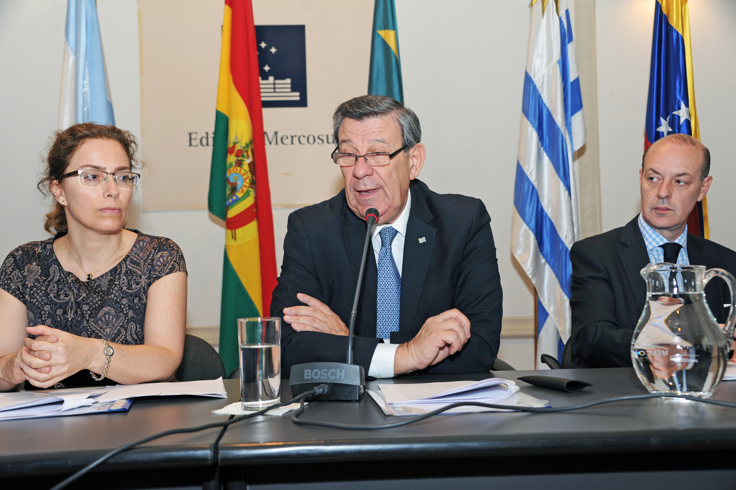 Rodolfo Nin Novoa, dirigiéndose a los presentes