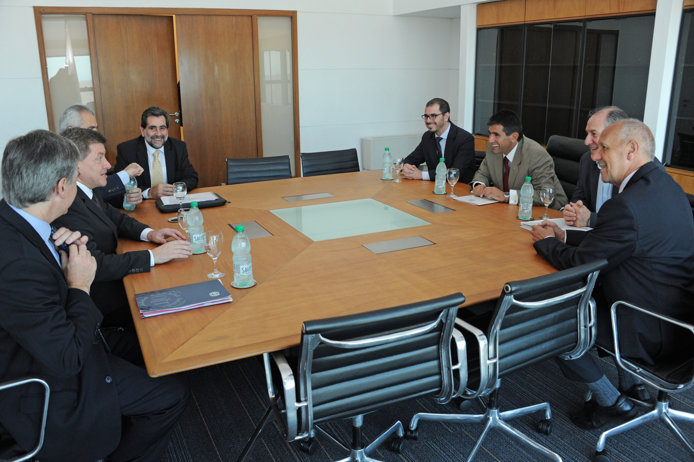 Reunión de autoridades nacionales junto al Director General de la OIT, Guy Ryder