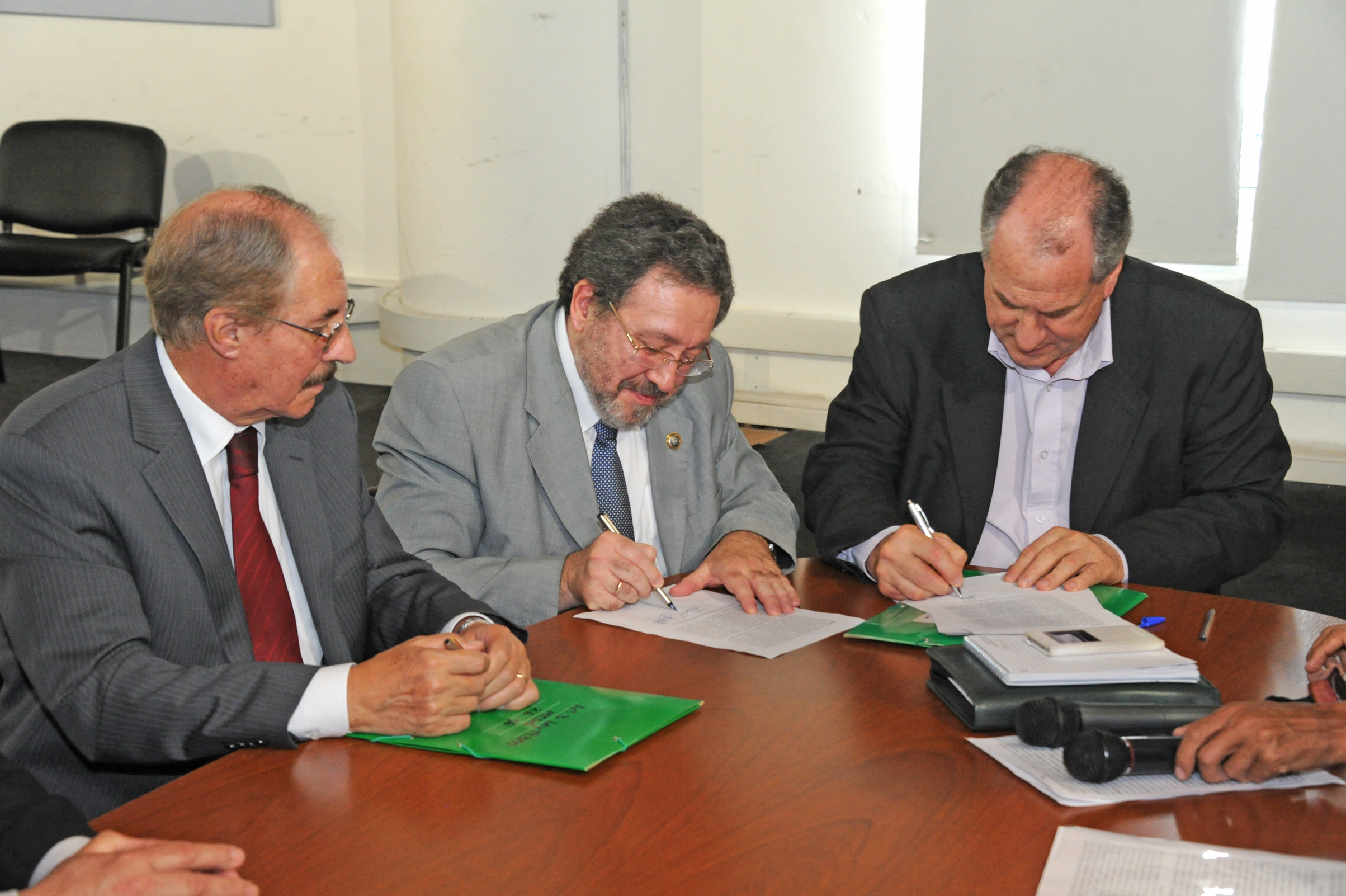 Firma de convenio con trabajadores y magistrados del Poder Judicial