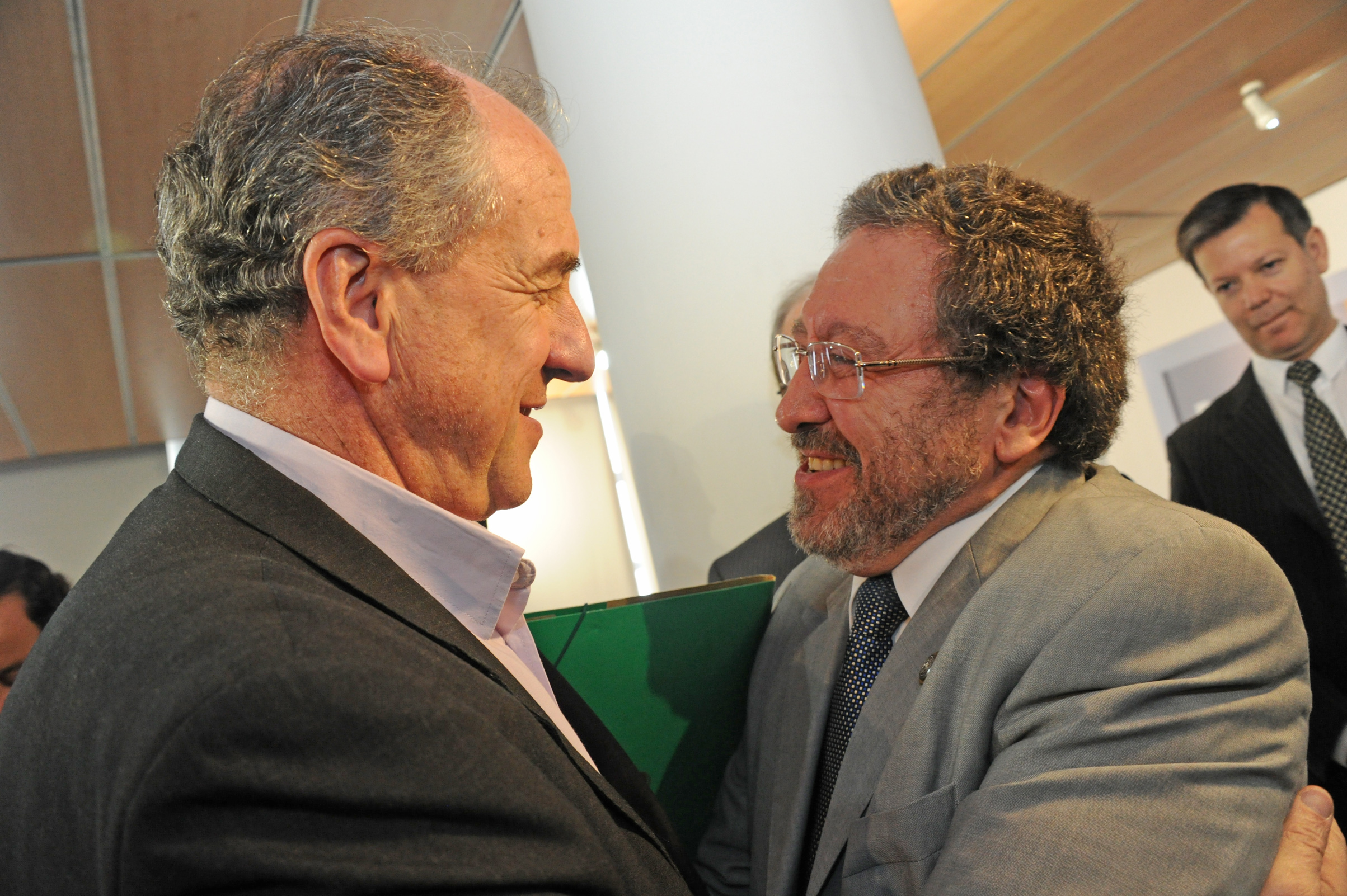 Murro y Chediak al culminar la firma del convenio colectivo