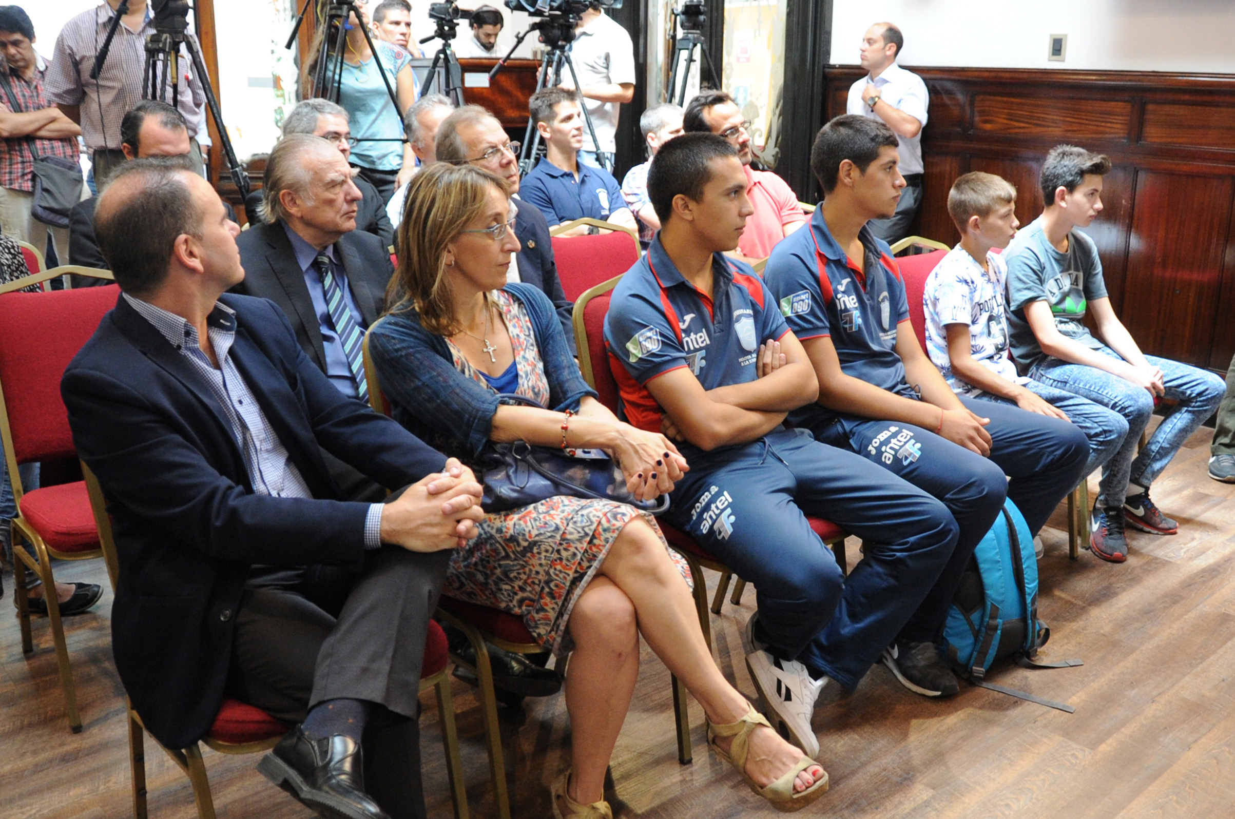 Firma de convenio entre Pelota al Medio a la Esperanza y emergencia SUAT