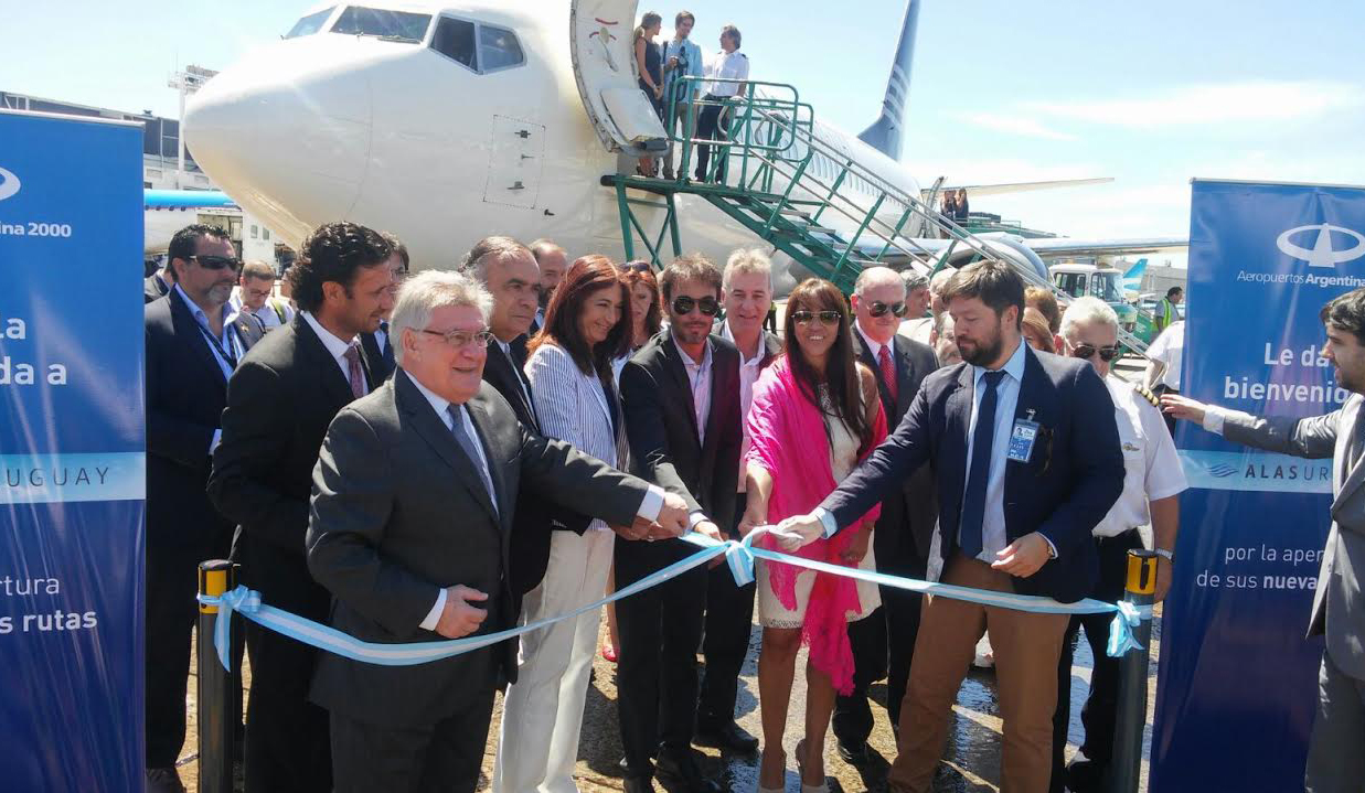 Autoridades resaltaron importancia de Alas Uruguay tras primer vuelo a Buenos Aires