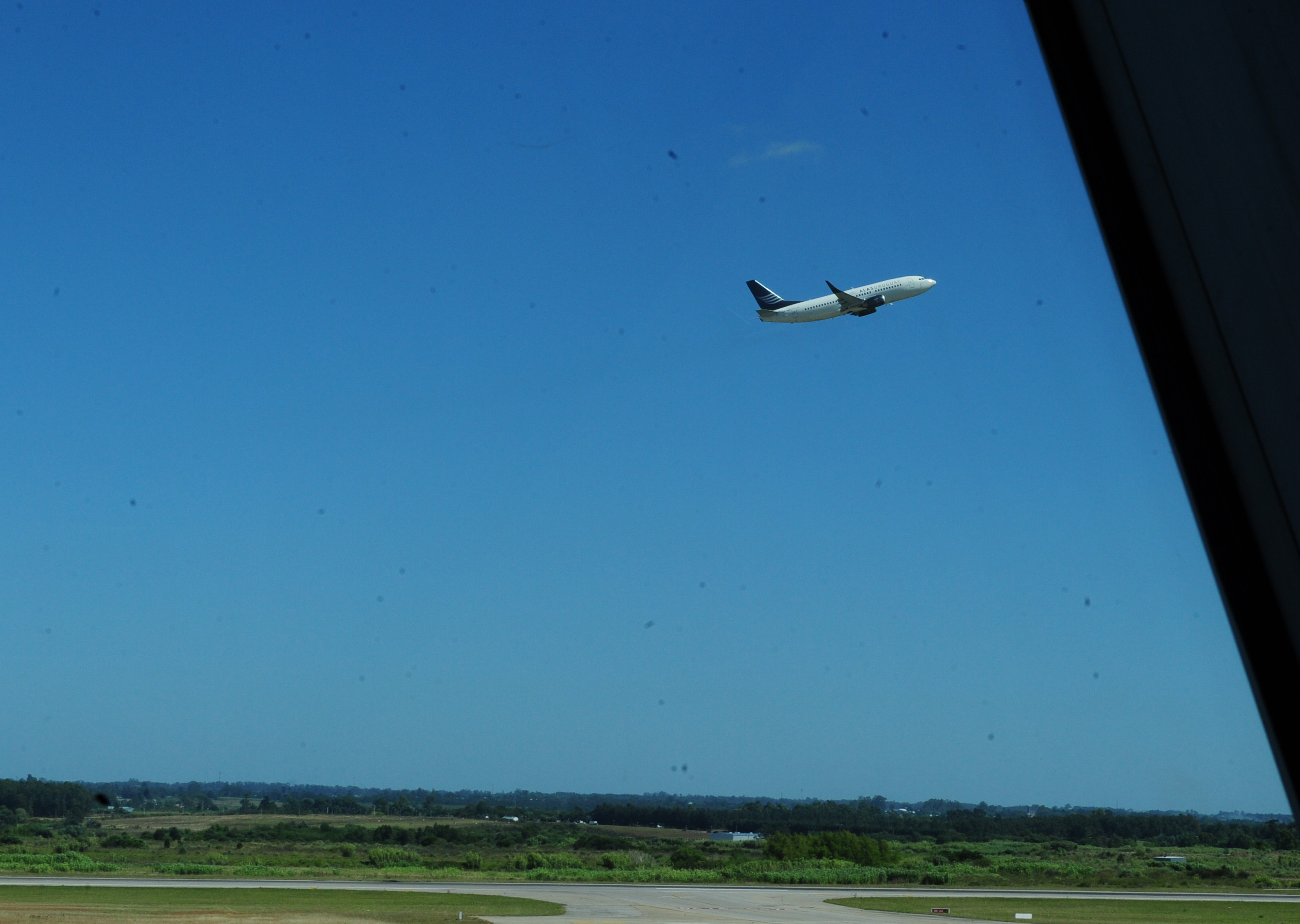 Avión de Alas Uruguay en su primer vuelo a Buenos Aires