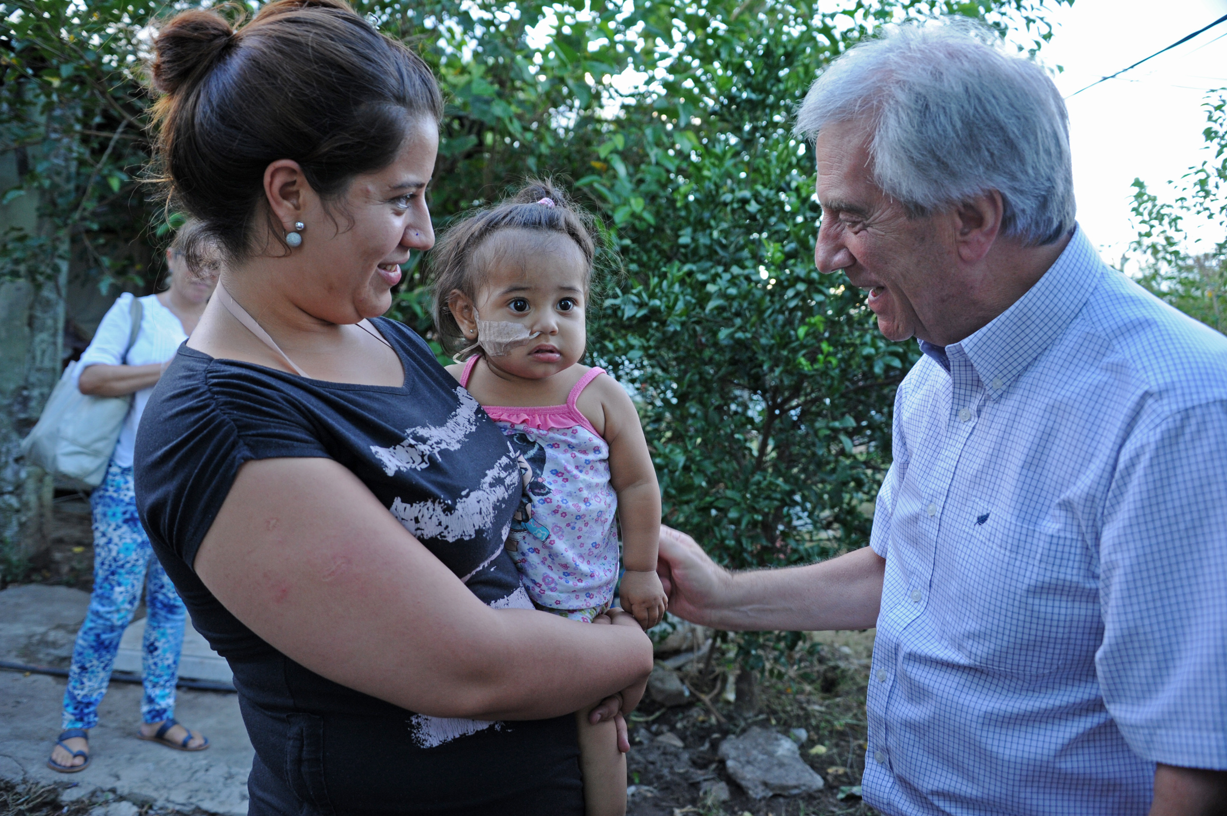 Tabaré Vázquez durante su recorrida por Artigas