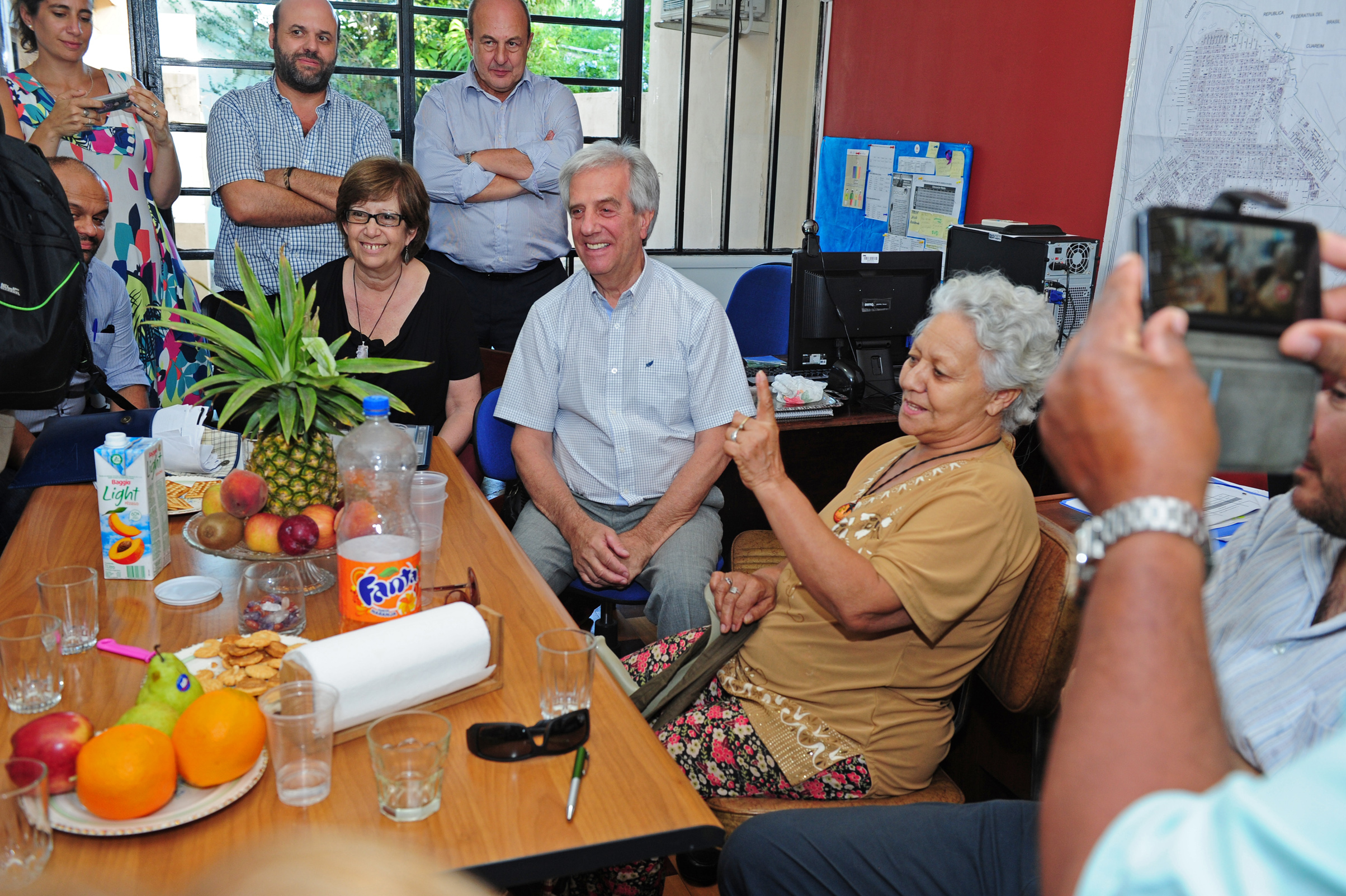Tabaré Vázquez durante su recorrida por Artigas