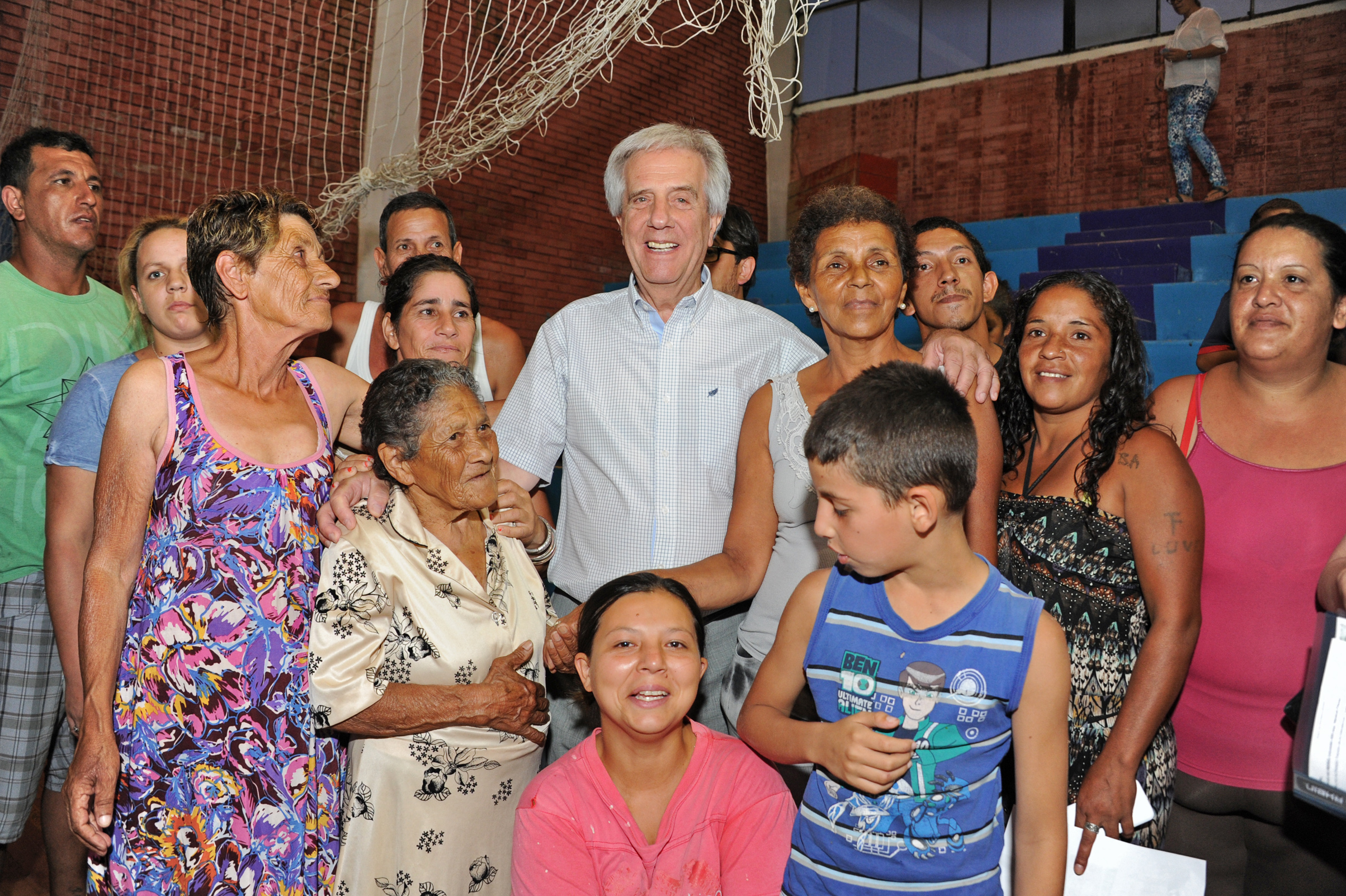 Tabaré Vázquez durante su recorrida por Artigas