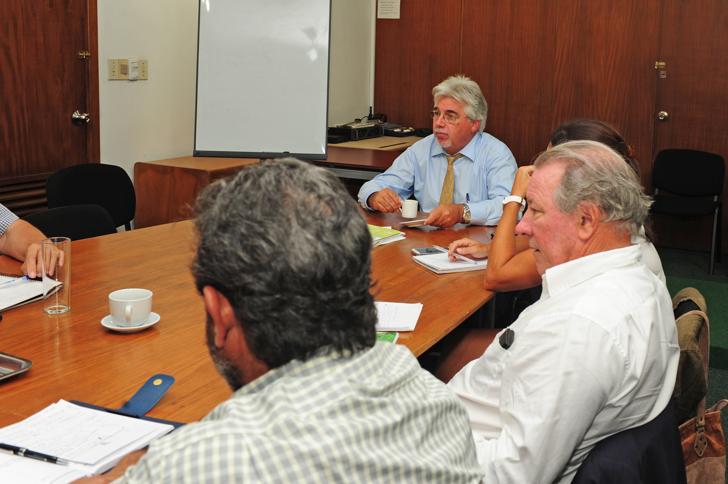 Ministro Aguerre se reunió con gremiales agropecuarias