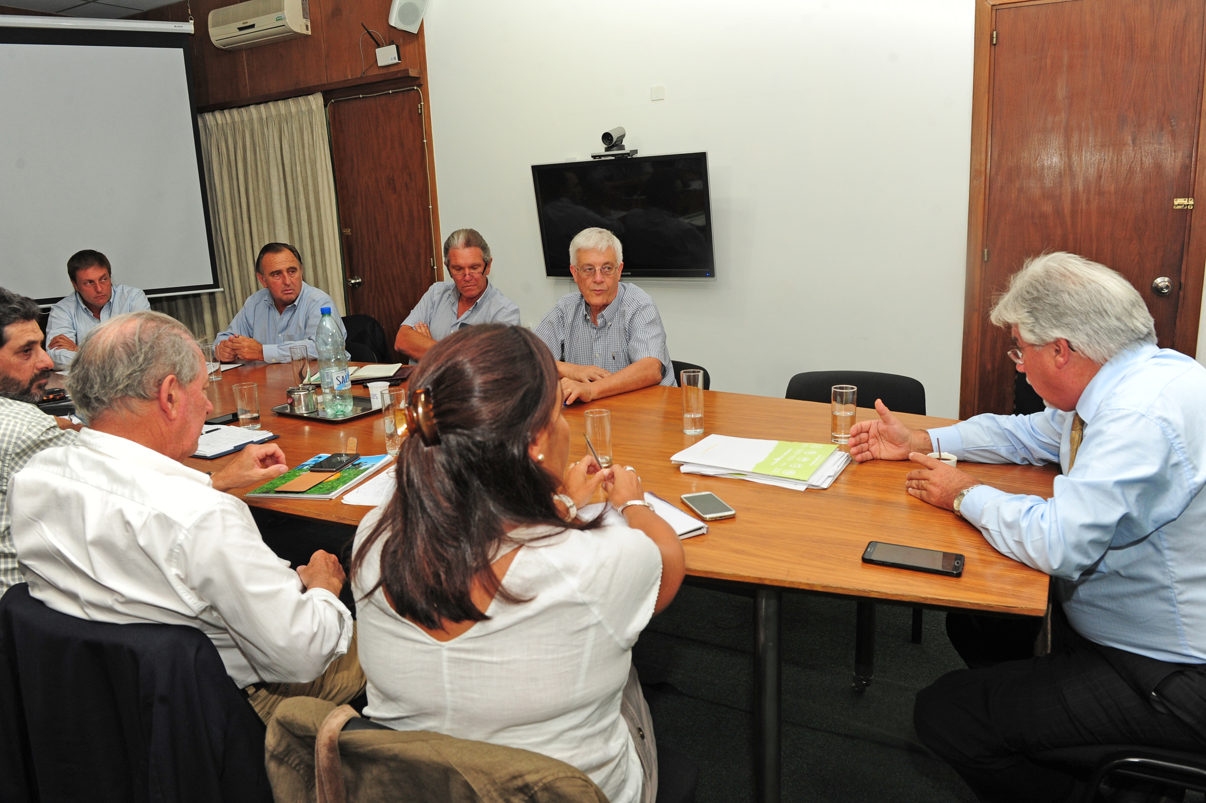 Ministro Aguerre se reunió con gremiales agropecuarias