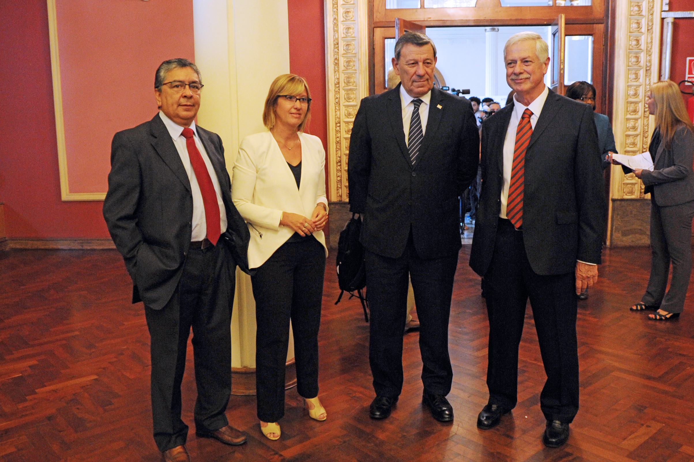 Canciller Rodolfo Nin Novoa, Subsecretaria Cristina Lustemberg y Ministro Jorge Basso