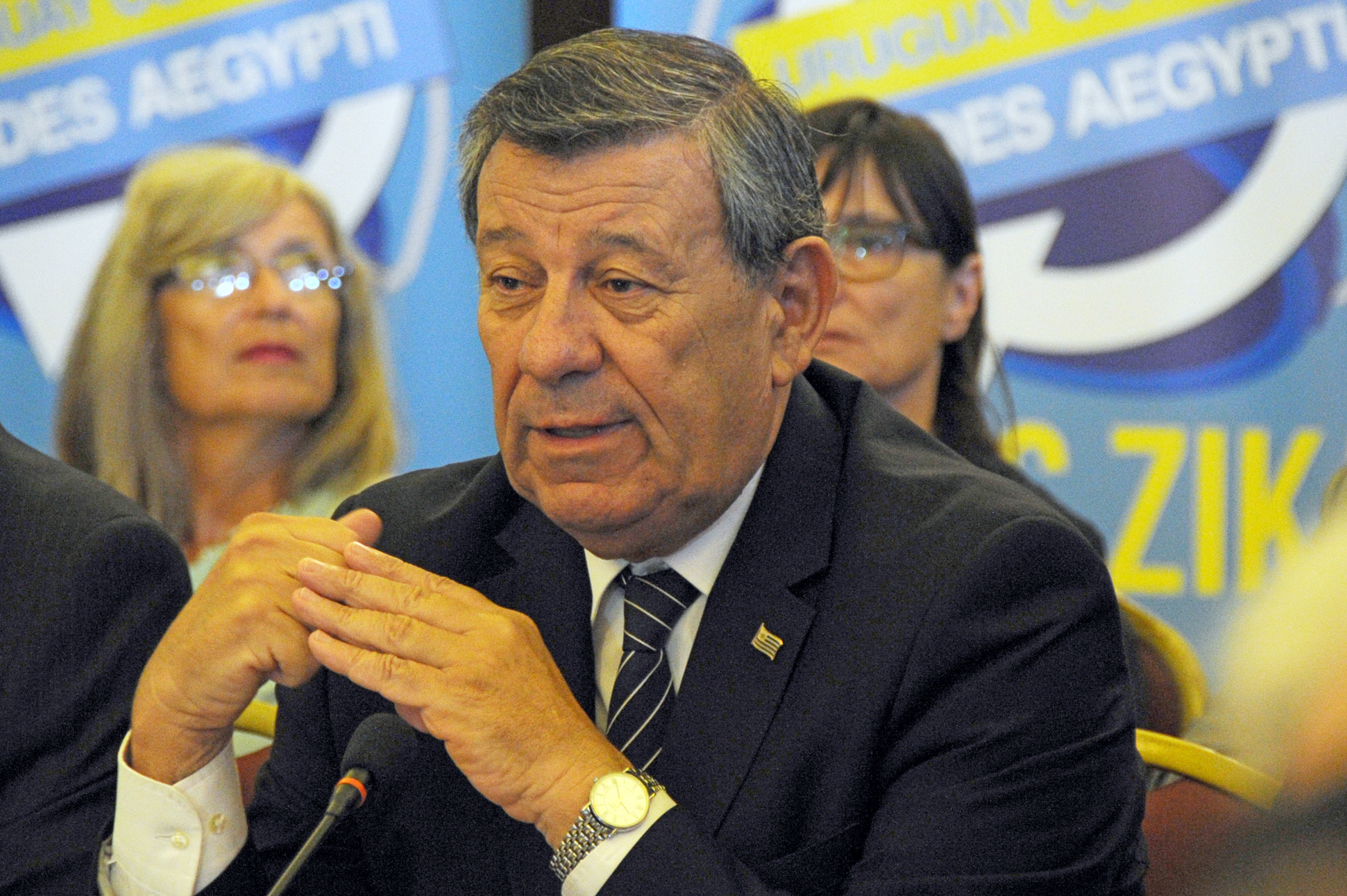 Canciller Rodolfo Nin Novoa, dirigiéndose a los presentes