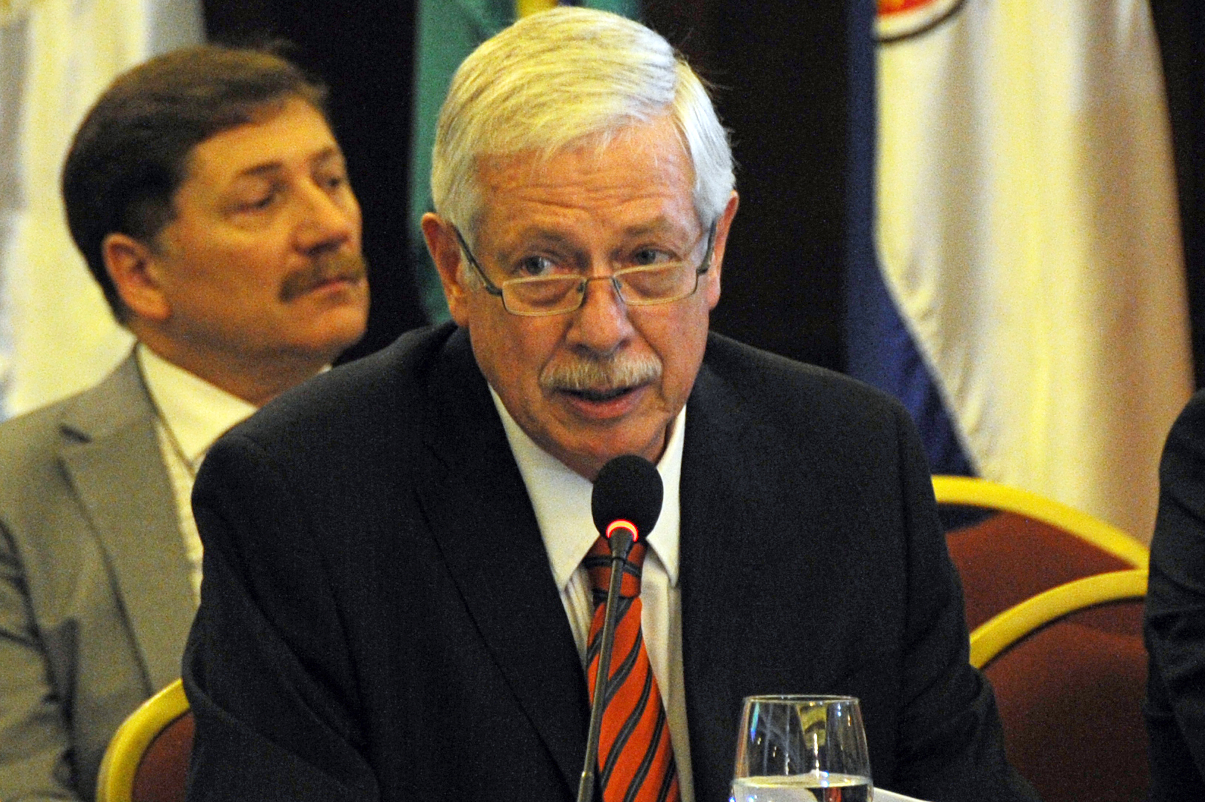 Ministro de Salud Pública, Jorge Basso, haciendo uso de la palabra