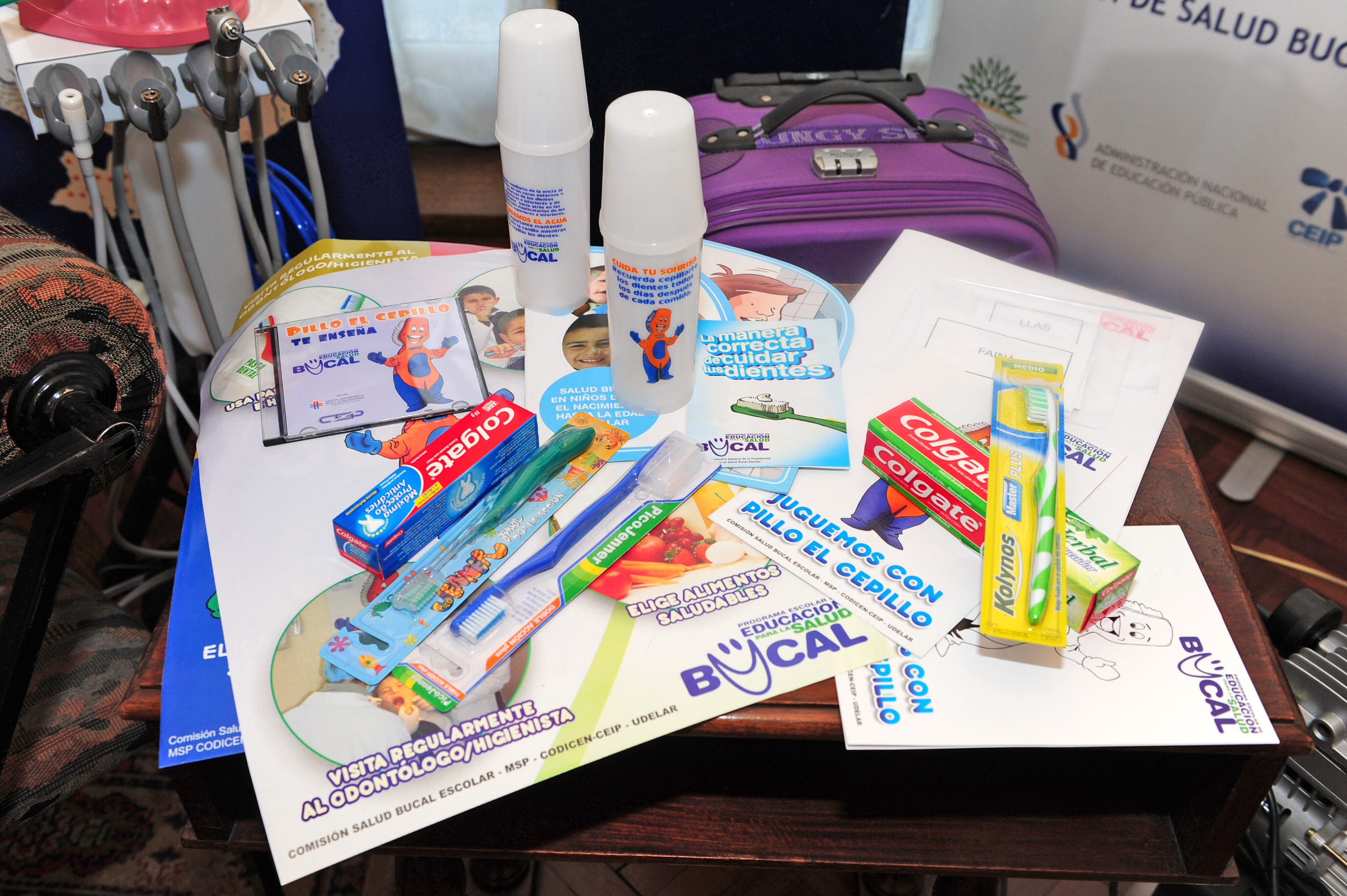 Primera entrega de materiales del Programa Salud Bucal
