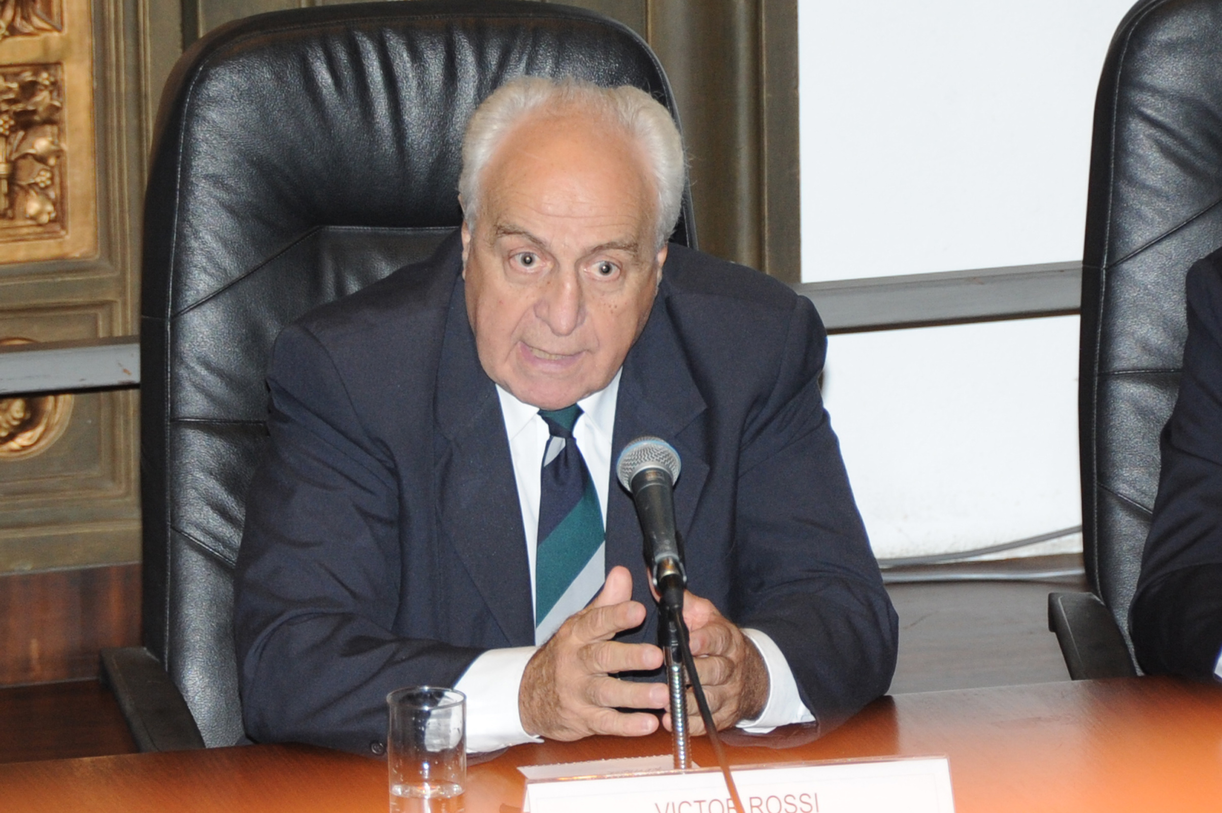 Ministro de Transporte y Obras Públicas, Victor Rossi, haciendo uso de la palabra