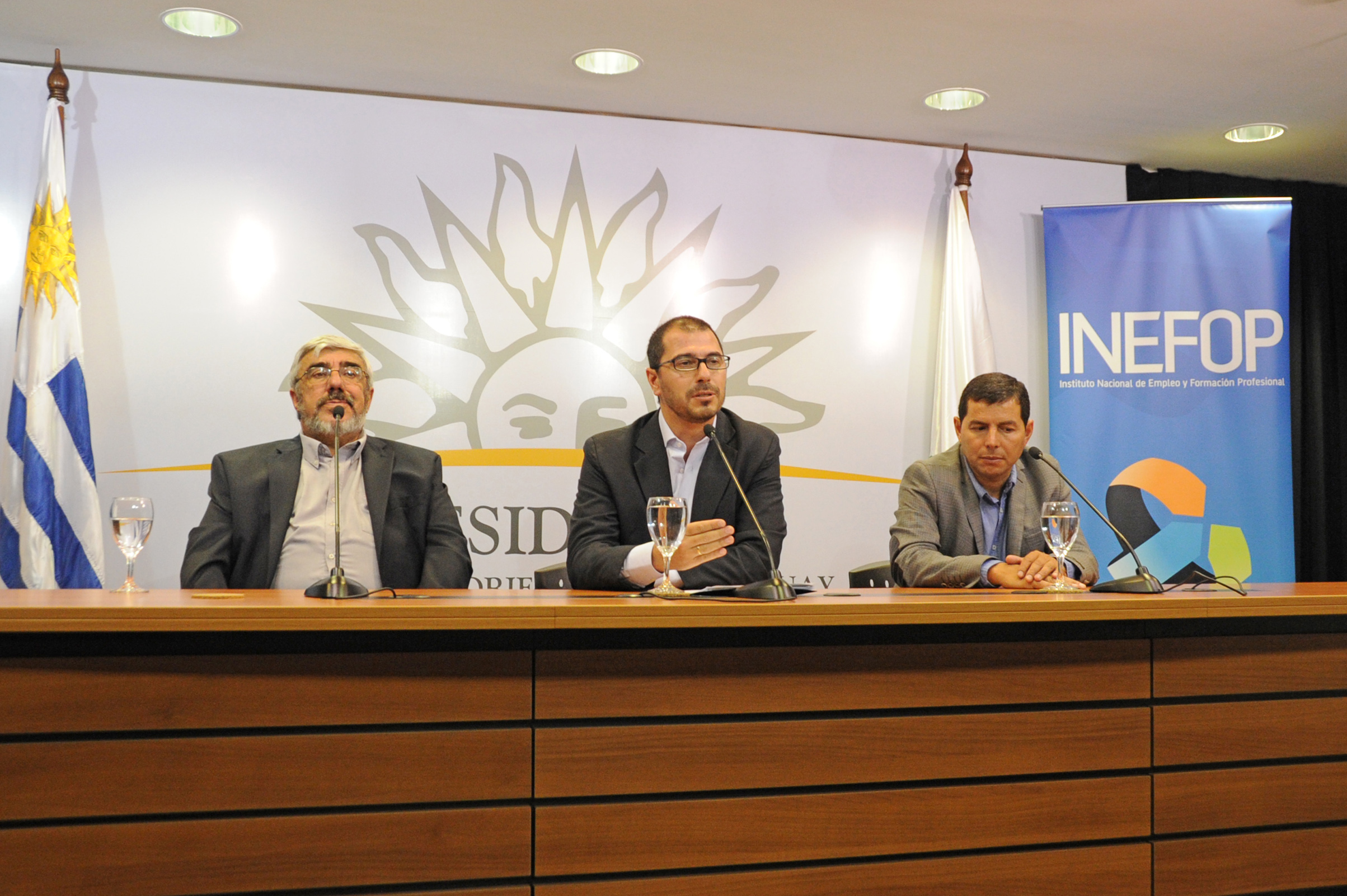 Prosecretario de la Presidencia de la República, y presidente de la Junta Nacional de Drogas, Juan Andrés Roballo, haciendo uso de la palabra