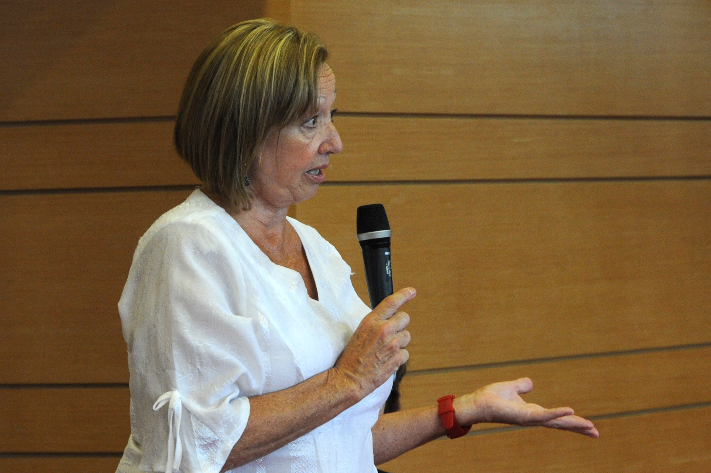 Autoridades en firma de convenio en el Sodre
