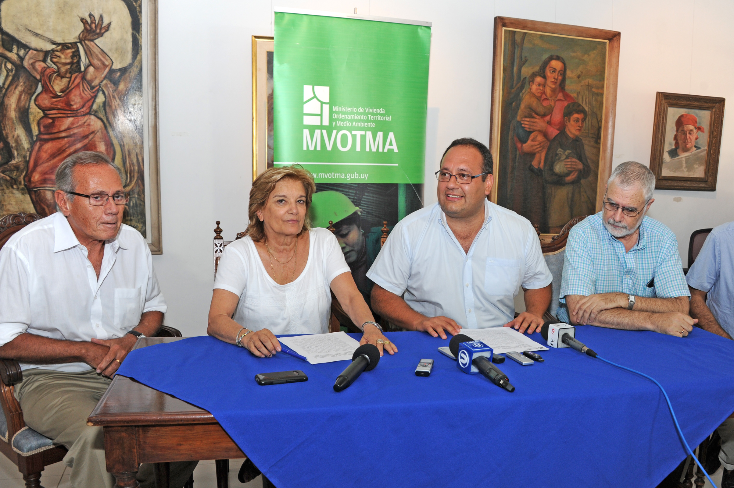 Ministra Eneida De León y el intendente Guillermo Caraballo suscriben convenio