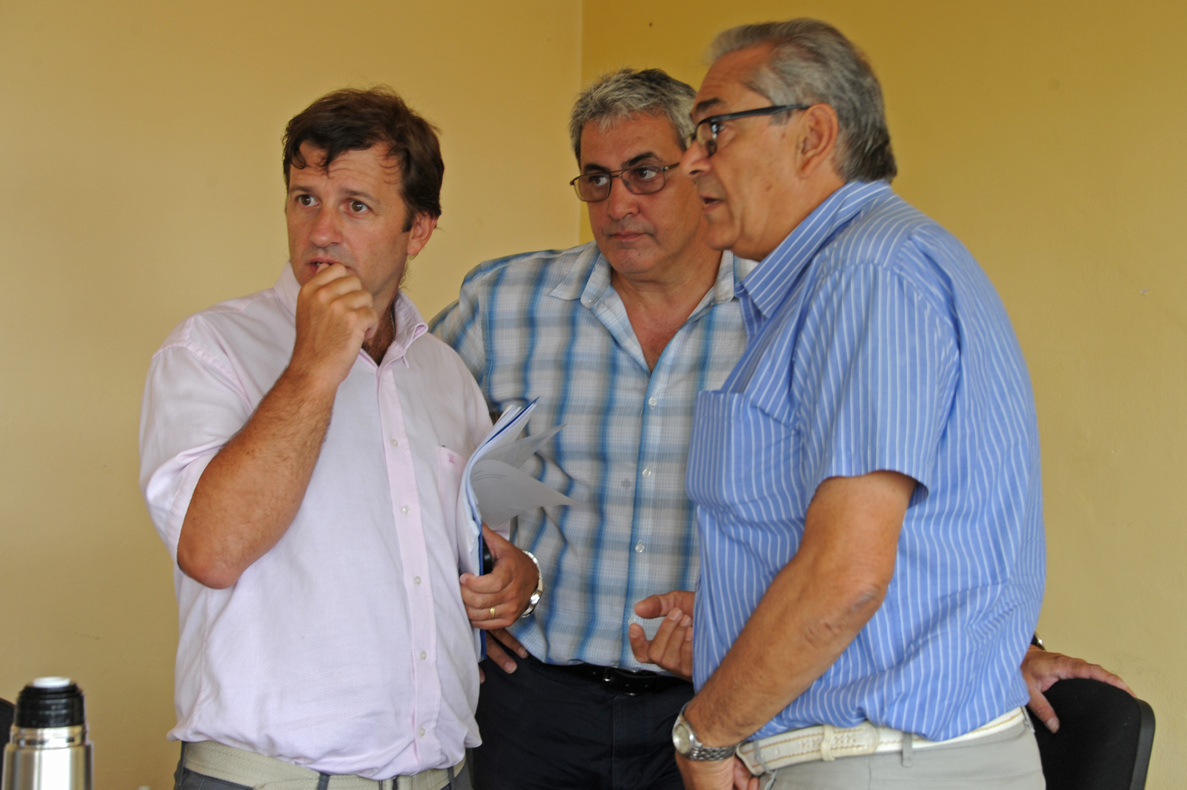 Enzo Benech, subsecretario del MGAP y autoridades del ministerio, recibieron a productores lecheros de Paysandú
