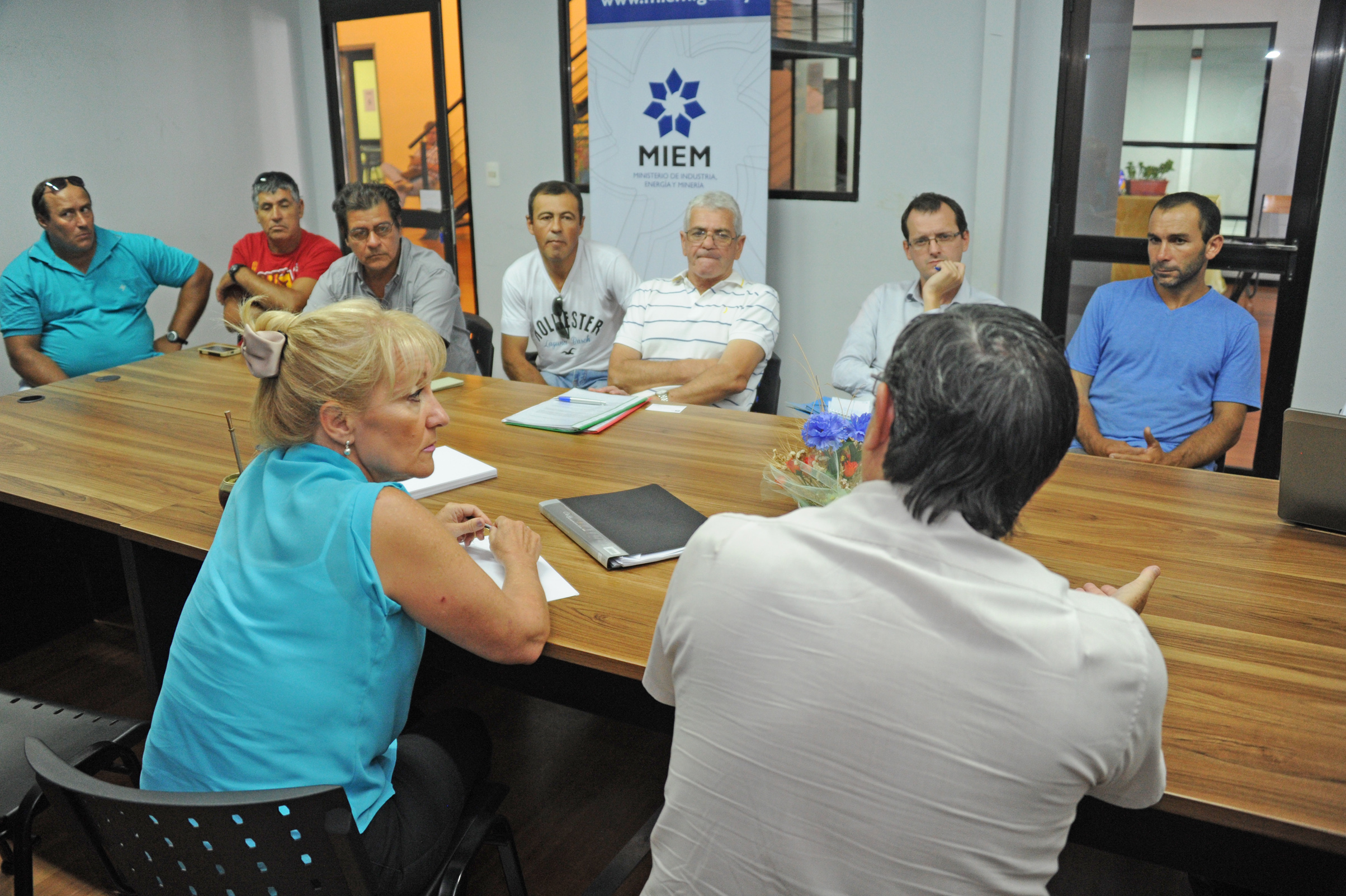 Ministra Carolina Cosse con trabajadores, cooperativiastas y empresarios de Paysandú