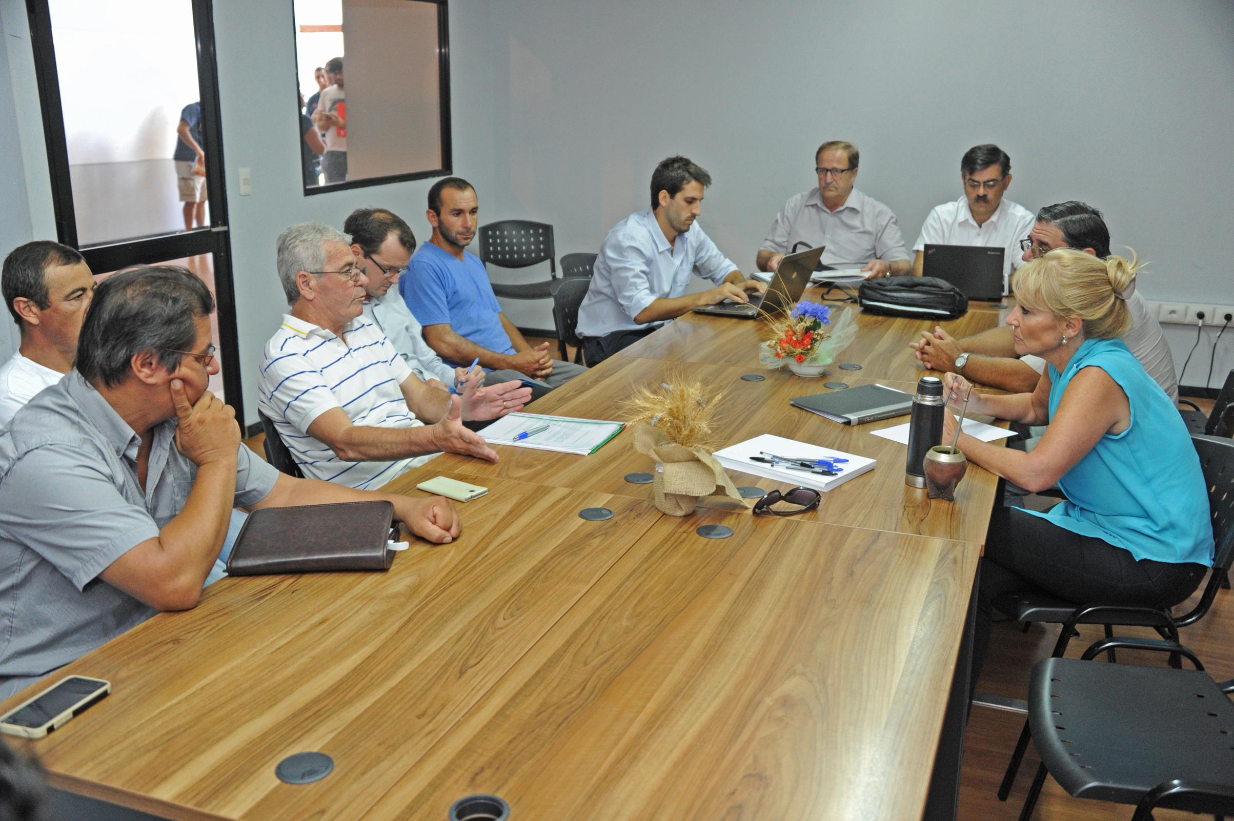 Ministra Carolina Cosse con trabajadores, cooperativiastas y empresarios de Paysandú