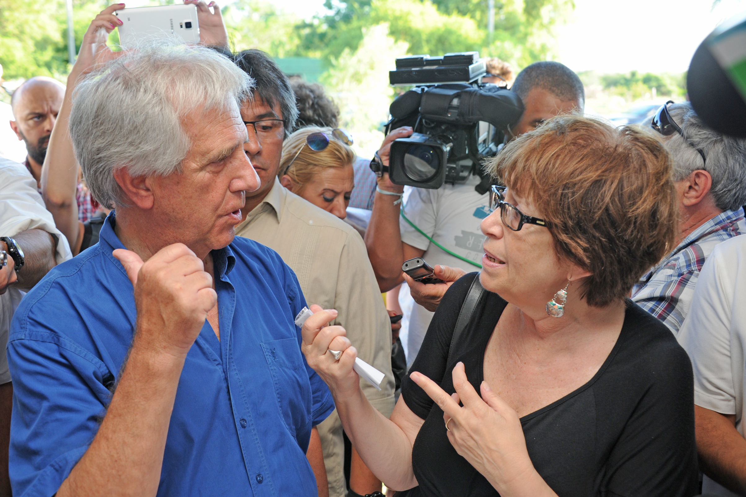 Recorrida del Presidente Tabaré Vázquez por la ciudad de Paysandú