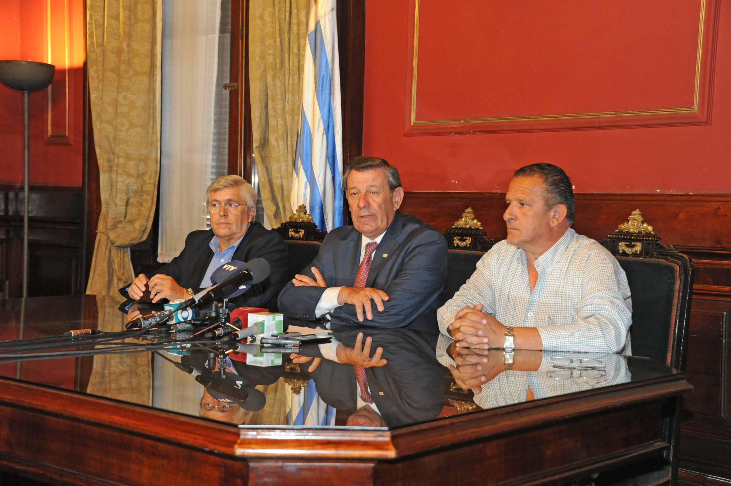 Rodolfo Nin Novoa haciendo uso de la palabra