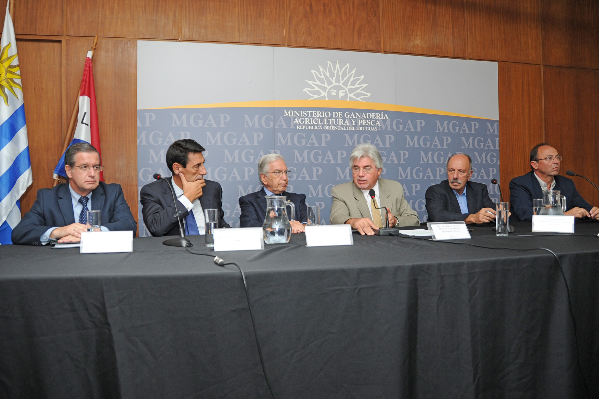 Alonso, Porteiro, Aguerre y De Izaguirre en presentación de fideicomiso